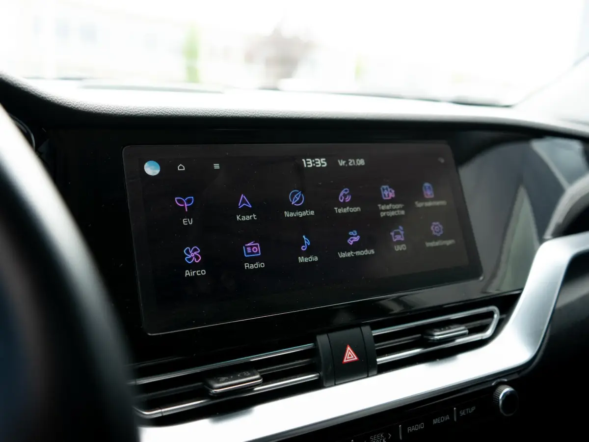 DynamicPlusLine 64 kWh SOH 98,7 % |Stoel en stuurverwarming | Schuif/-kanteldak | Achteruitrijcamera | Navigatie | Carplay | PDC voor & achter | Achteruitrijcamera