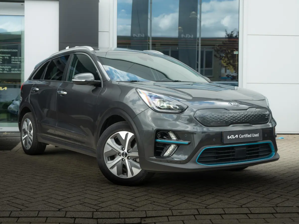 DynamicPlusLine 64 kWh SOH 98,7 % |Stoel en stuurverwarming | Schuif/-kanteldak | Achteruitrijcamera | Navigatie | Carplay | PDC voor & achter | Achteruitrijcamera