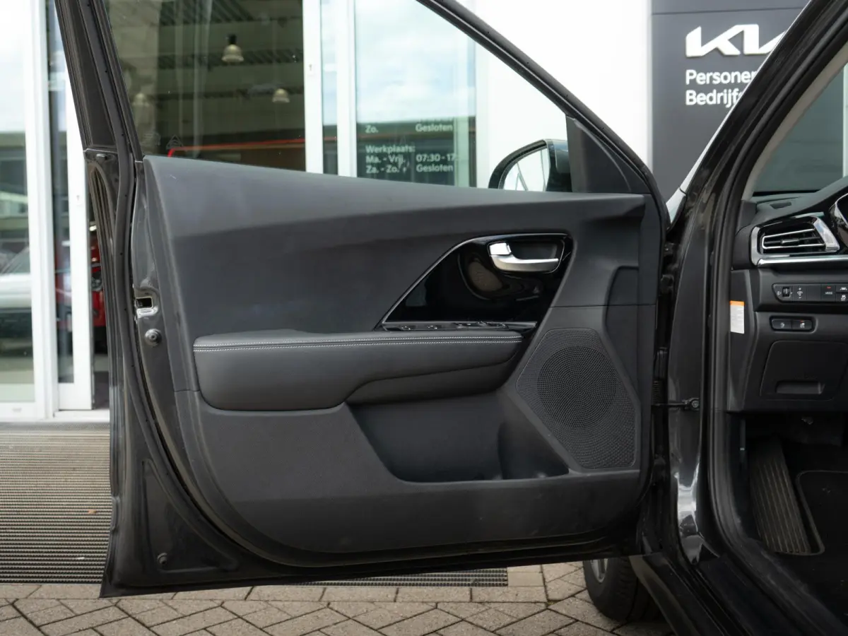 DynamicPlusLine 64 kWh SOH 98,7 % |Stoel en stuurverwarming | Schuif/-kanteldak | Achteruitrijcamera | Navigatie | Carplay | PDC voor & achter | Achteruitrijcamera