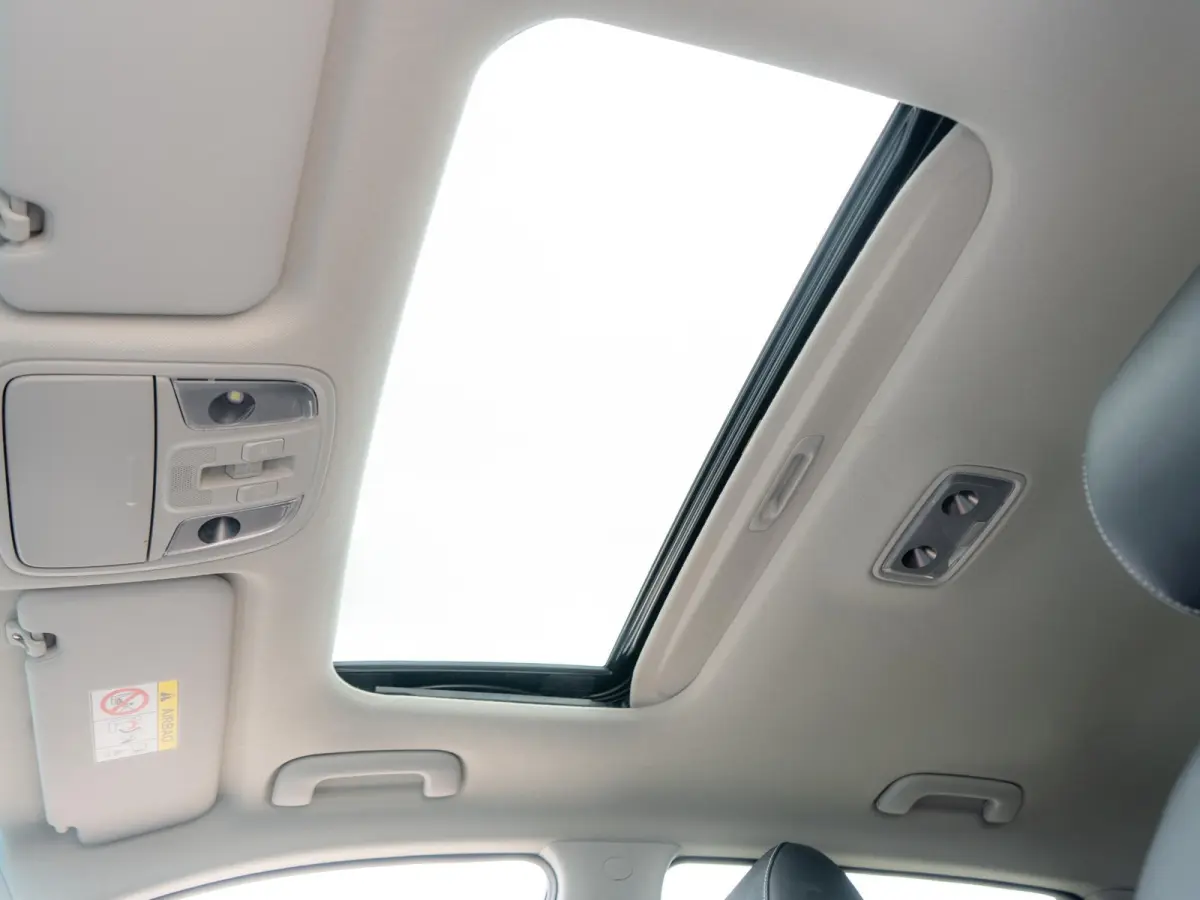 DynamicPlusLine 64 kWh SOH 98,7 % |Stoel en stuurverwarming | Schuif/-kanteldak | Achteruitrijcamera | Navigatie | Carplay | PDC voor & achter | Achteruitrijcamera