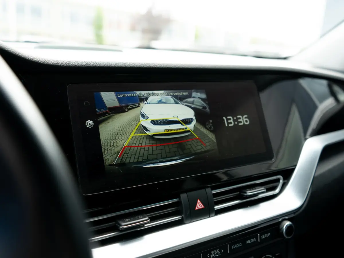 DynamicPlusLine 64 kWh SOH 98,7 % |Stoel en stuurverwarming | Schuif/-kanteldak | Achteruitrijcamera | Navigatie | Carplay | PDC voor & achter | Achteruitrijcamera