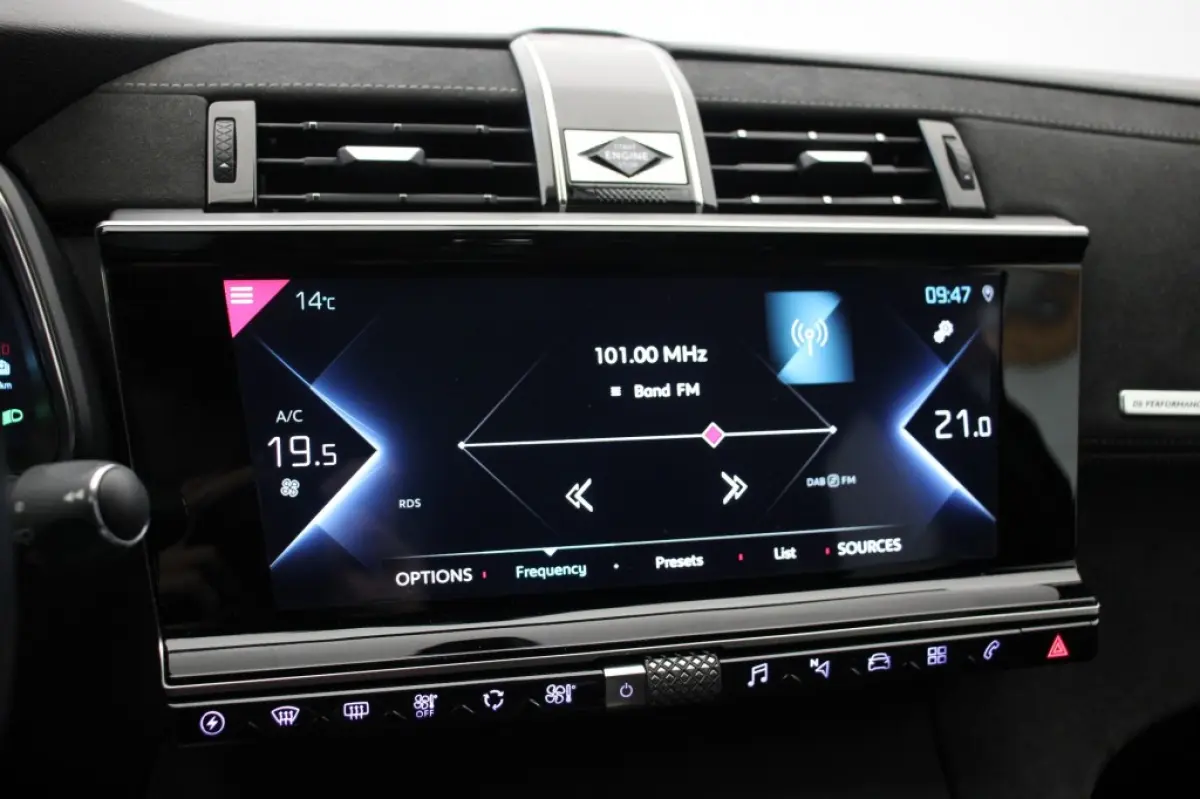 E-Tense Performance Line - Digitaal Cockpit, Carplay, Camera, Half Leer