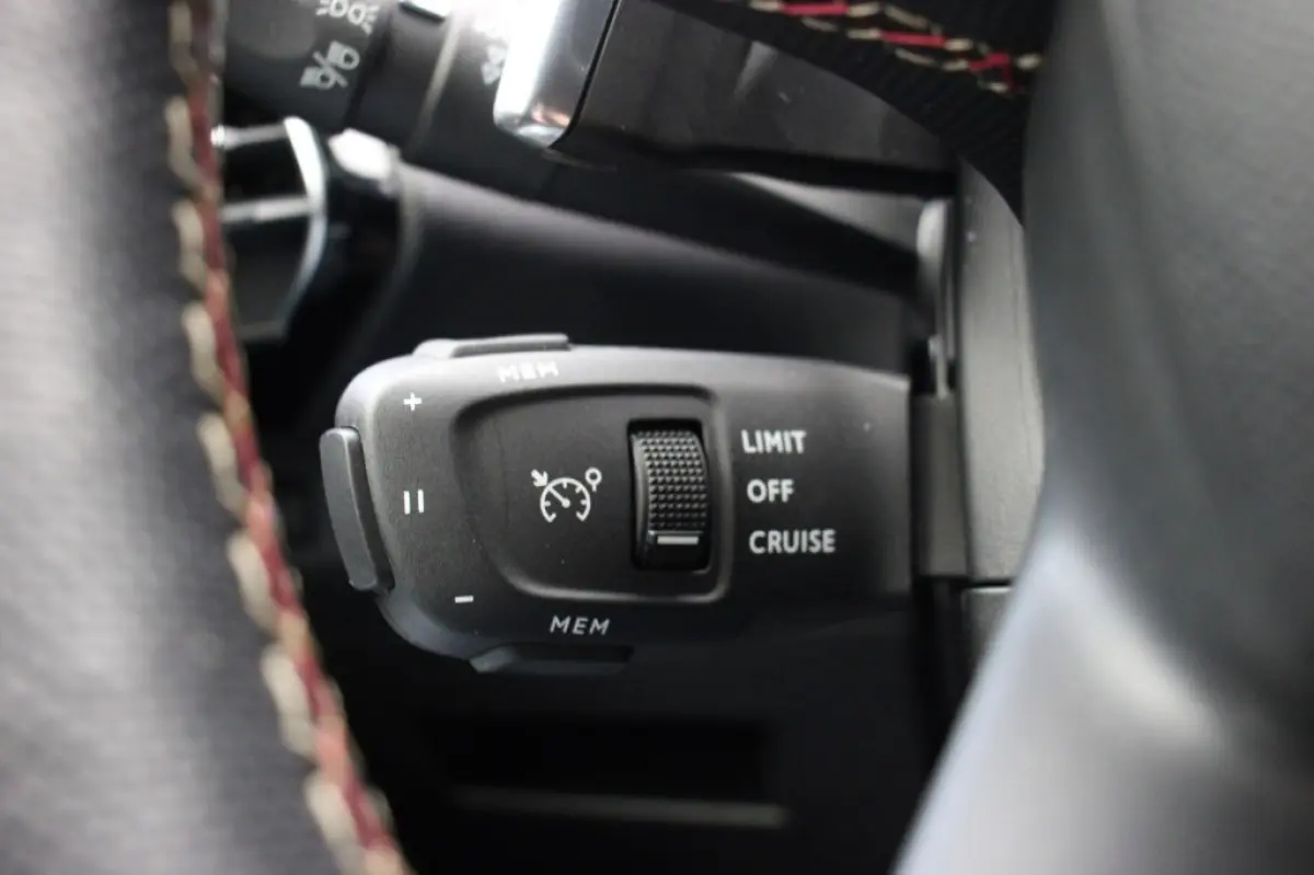 E-Tense Performance Line - Digitaal Cockpit, Carplay, Camera, Half Leer