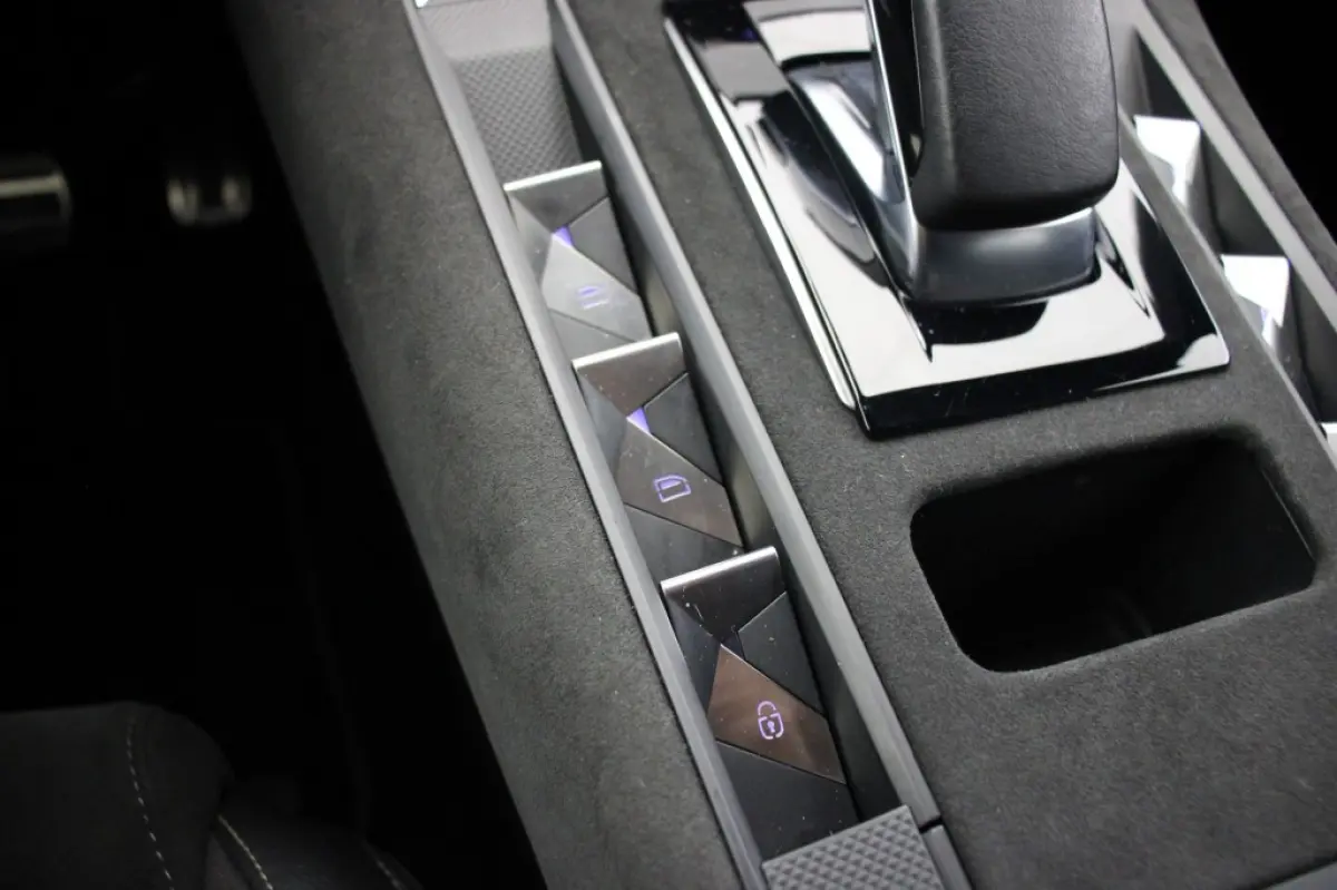 E-Tense Performance Line - Digitaal Cockpit, Carplay, Camera, Half Leer