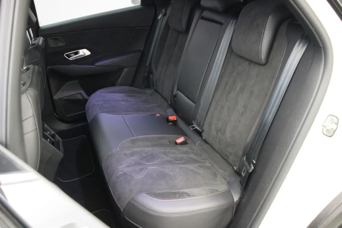 E-Tense Performance Line - Digitaal Cockpit, Carplay, Camera, Half Leer