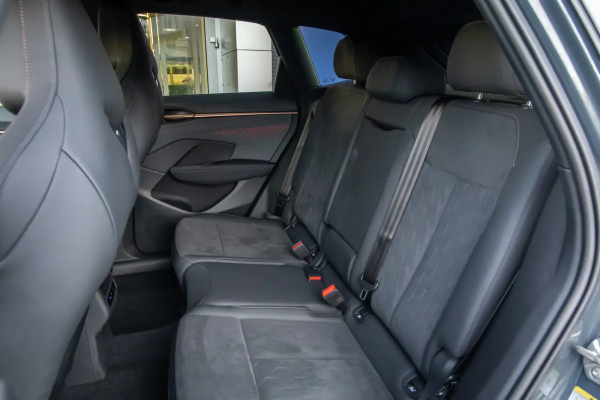 1.5 TSI e-Hybrid Business Limited | Elek. stoelen met Memory | 360 Camera | Sennheiser audio | Cruise adaptief | Apple carplay | Stuurvrwarming | Digital Dash | Stoelverwarming | Achteruitri