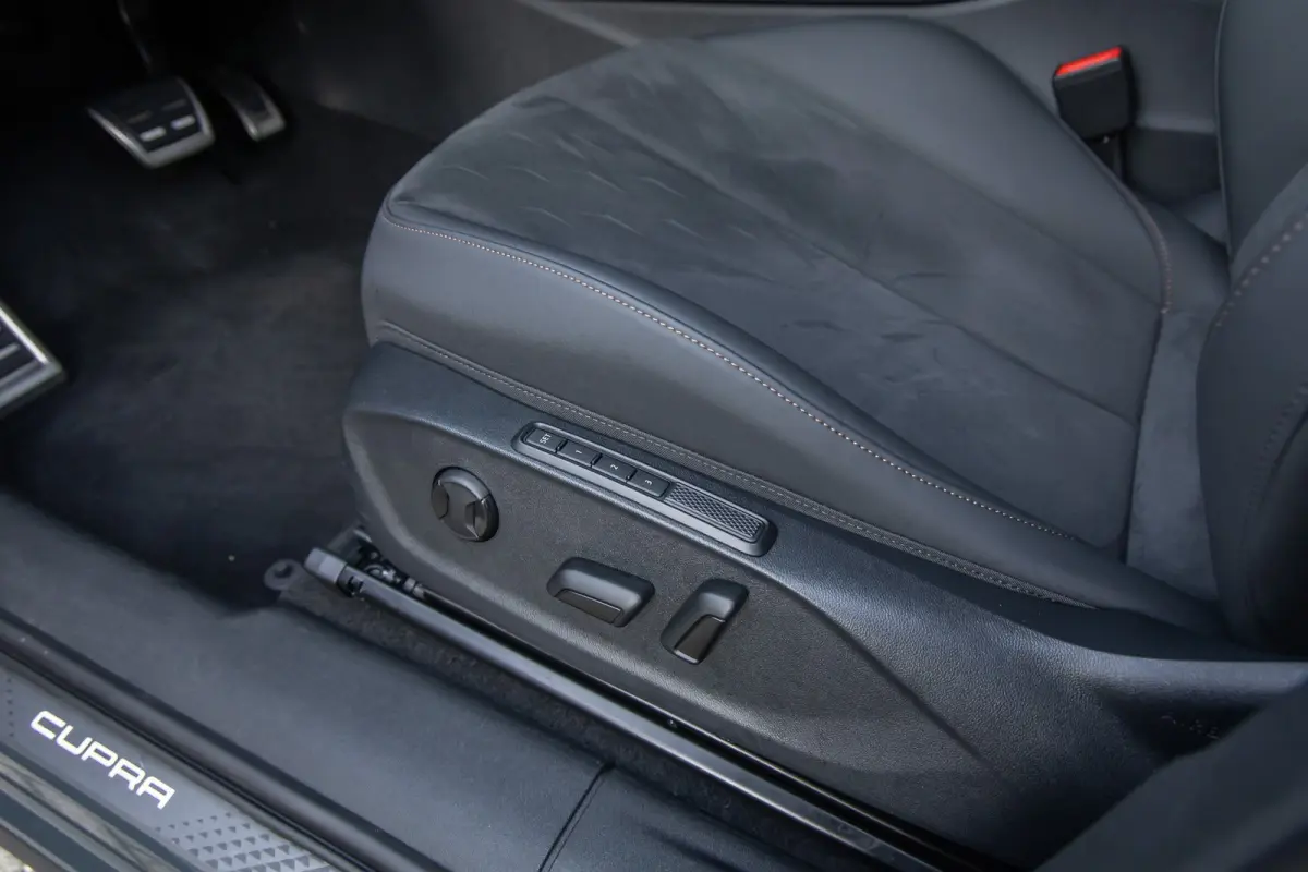 1.5 TSI e-Hybrid Business Limited | Elek. stoelen met Memory | 360 Camera | Sennheiser audio | Cruise adaptief | Apple carplay | Stuurvrwarming | Digital Dash | Stoelverwarming | Achteruitri