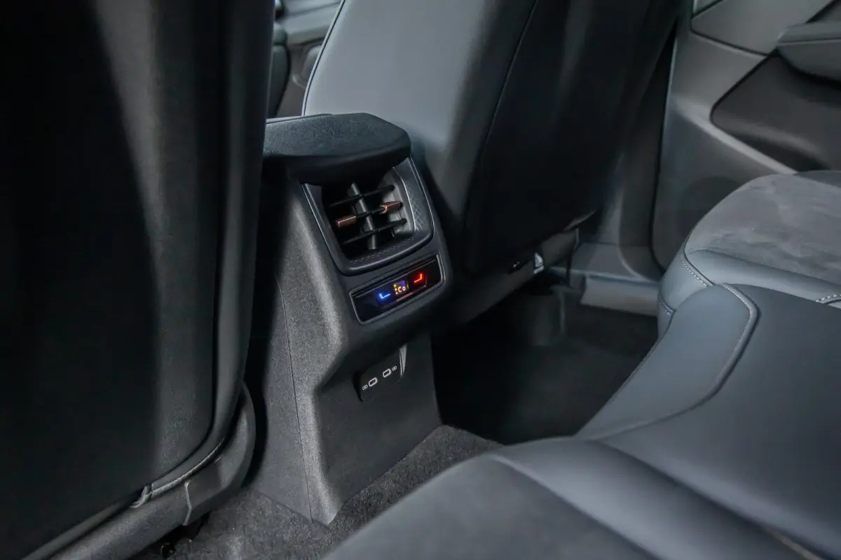 1.5 TSI e-Hybrid Business Limited | Elek. stoelen met Memory | 360 Camera | Sennheiser audio | Cruise adaptief | Apple carplay | Stuurvrwarming | Digital Dash | Stoelverwarming | Achteruitri