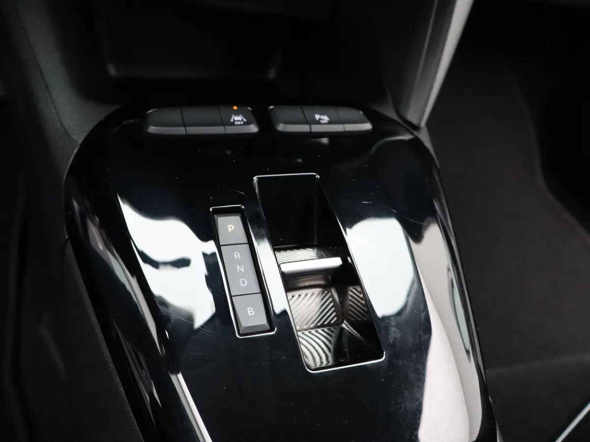 Elegance 1 fase 50 kWh | Apple Carplay / Android Auto | Virtual Cockpit | Privacy Glass |
