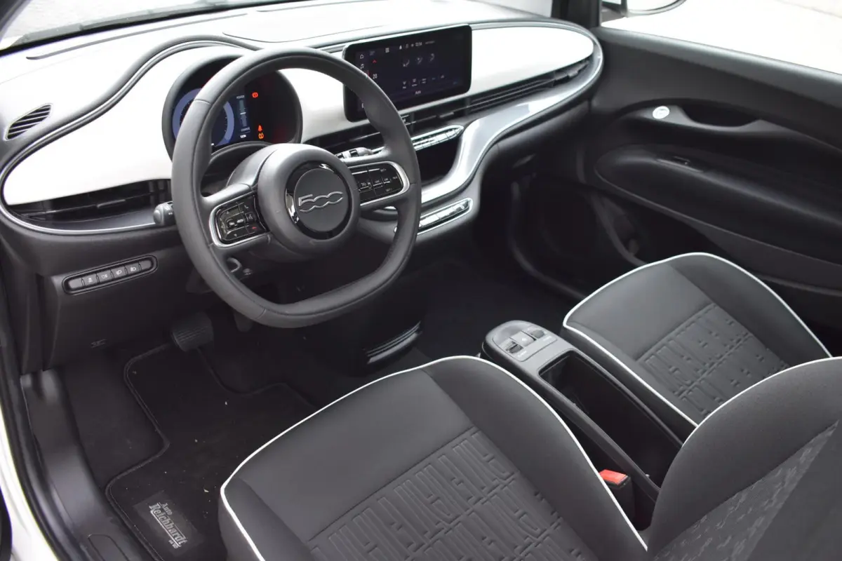 Icon 42 kWh | Carplay | 16'' LMV | 11.900 KM |