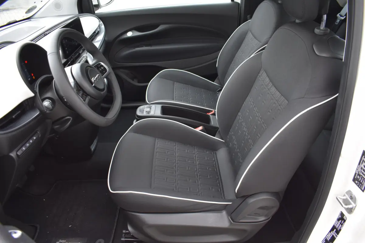 Icon 42 kWh | Carplay | 16'' LMV | 11.900 KM |