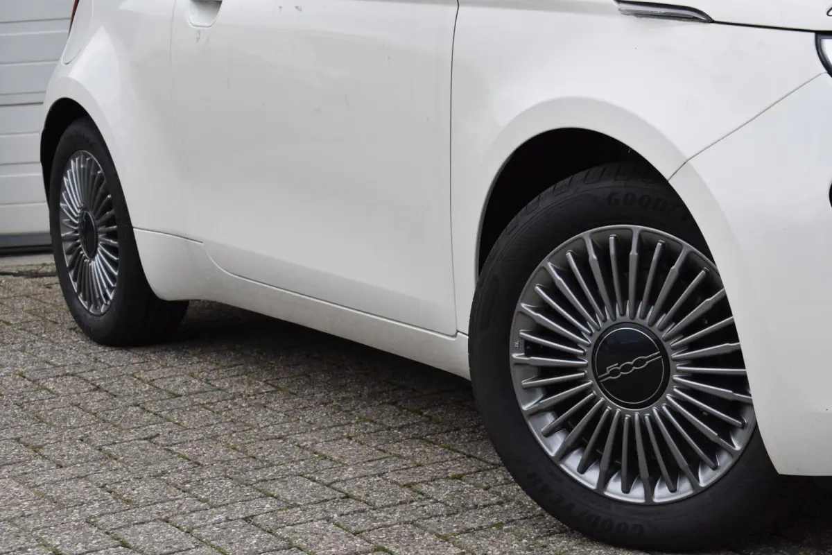 Icon 42 kWh | Carplay | 16'' LMV | 11.900 KM |