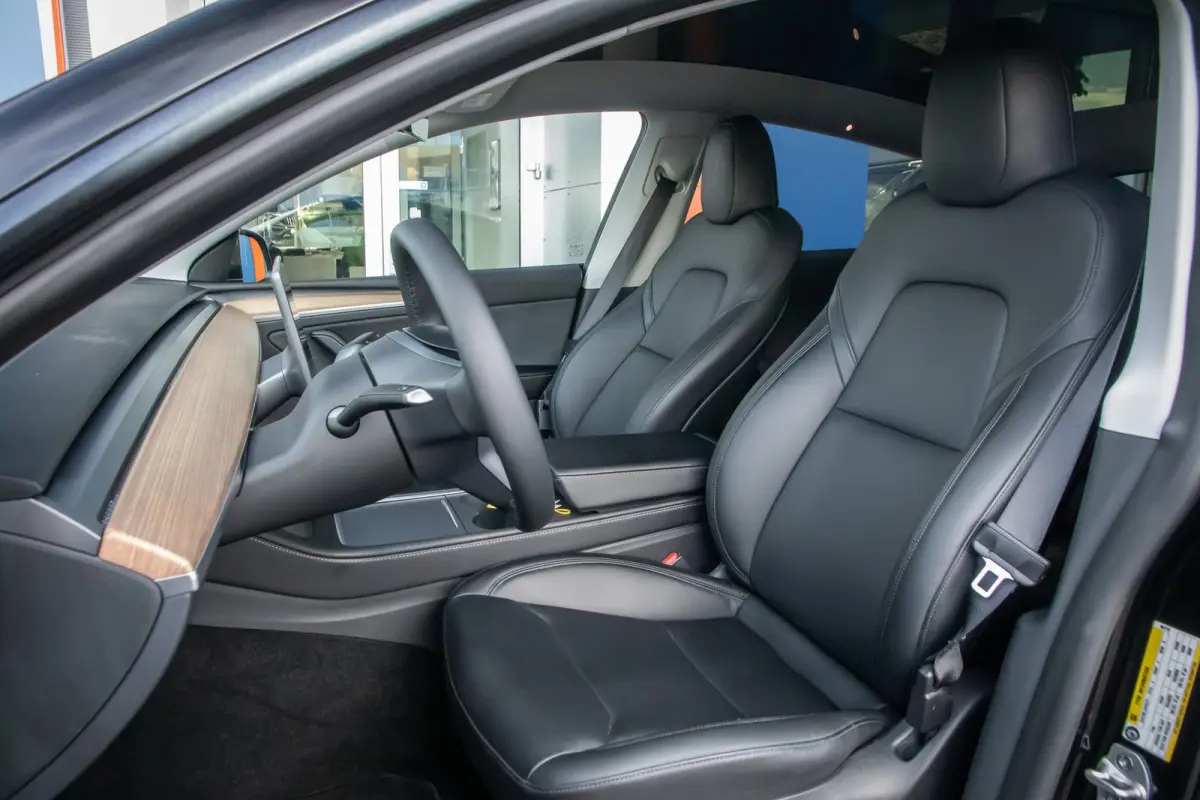 RWD 58 kWh | Panoramadak | Elektrisch verstelbare stoel(en) met geheugen | Keyless | Dodehoek detectie | Cruise control adaptief met Stop&Go | Dodehoek detectie | Elektrisch verstelbare stoe