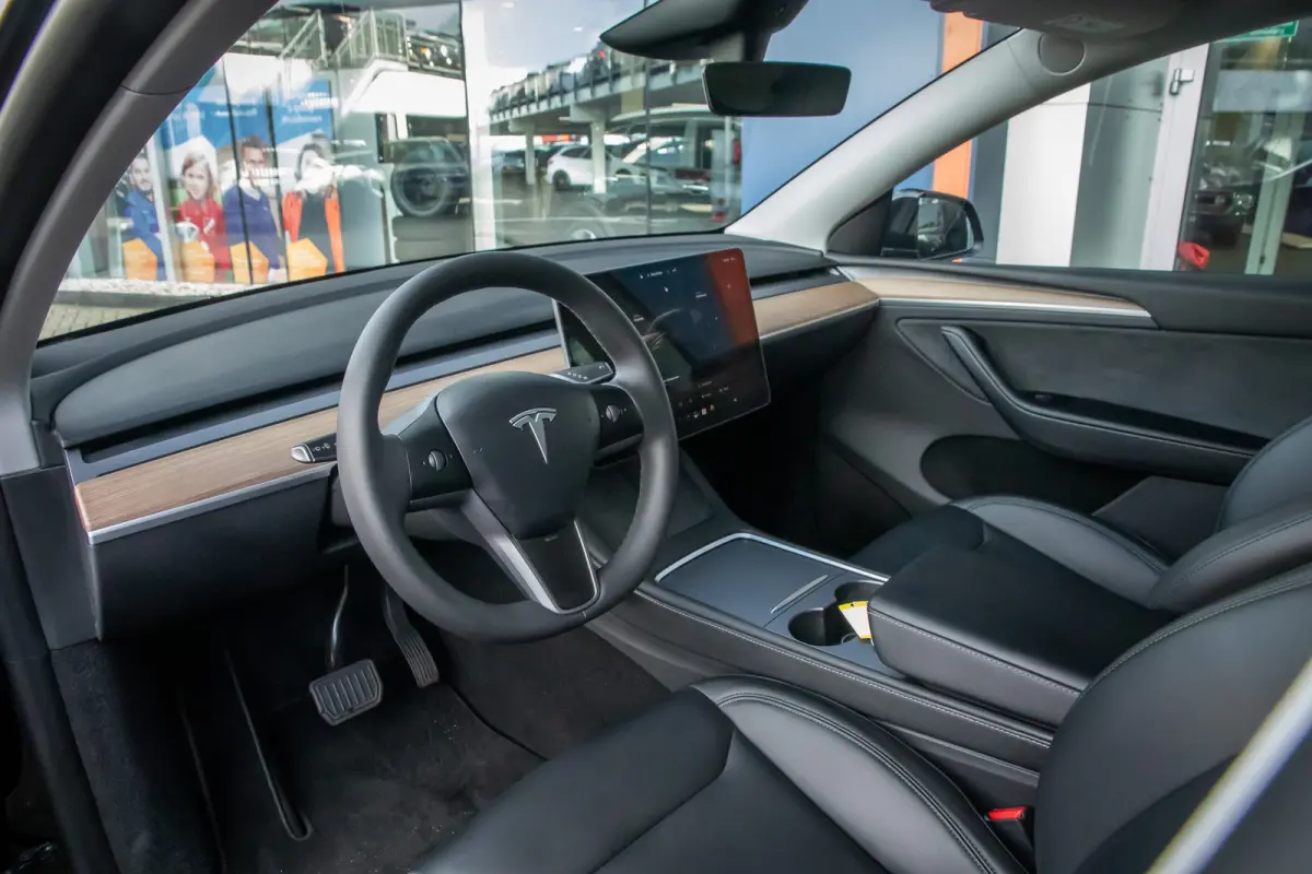 RWD 58 kWh | Panoramadak | Elektrisch verstelbare stoel(en) met geheugen | Keyless | Dodehoek detectie | Cruise control adaptief met Stop&Go | Dodehoek detectie | Elektrisch verstelbare stoe