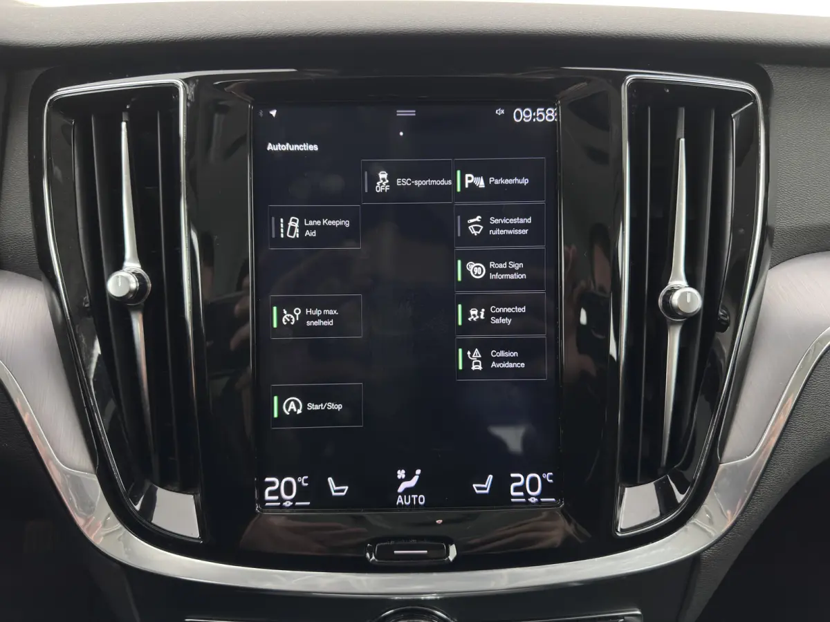 2.0 D4 Momentum Pro (INCL.BTW) Aut. *LEATHER | FULL-LED | HEATED-COMFORTSEATS | DIGI-COCKPIT | CARPLAY | NAVI-FULLMAP | ECC | PDC | CRUISE | 17''ALU | TOWBAR*