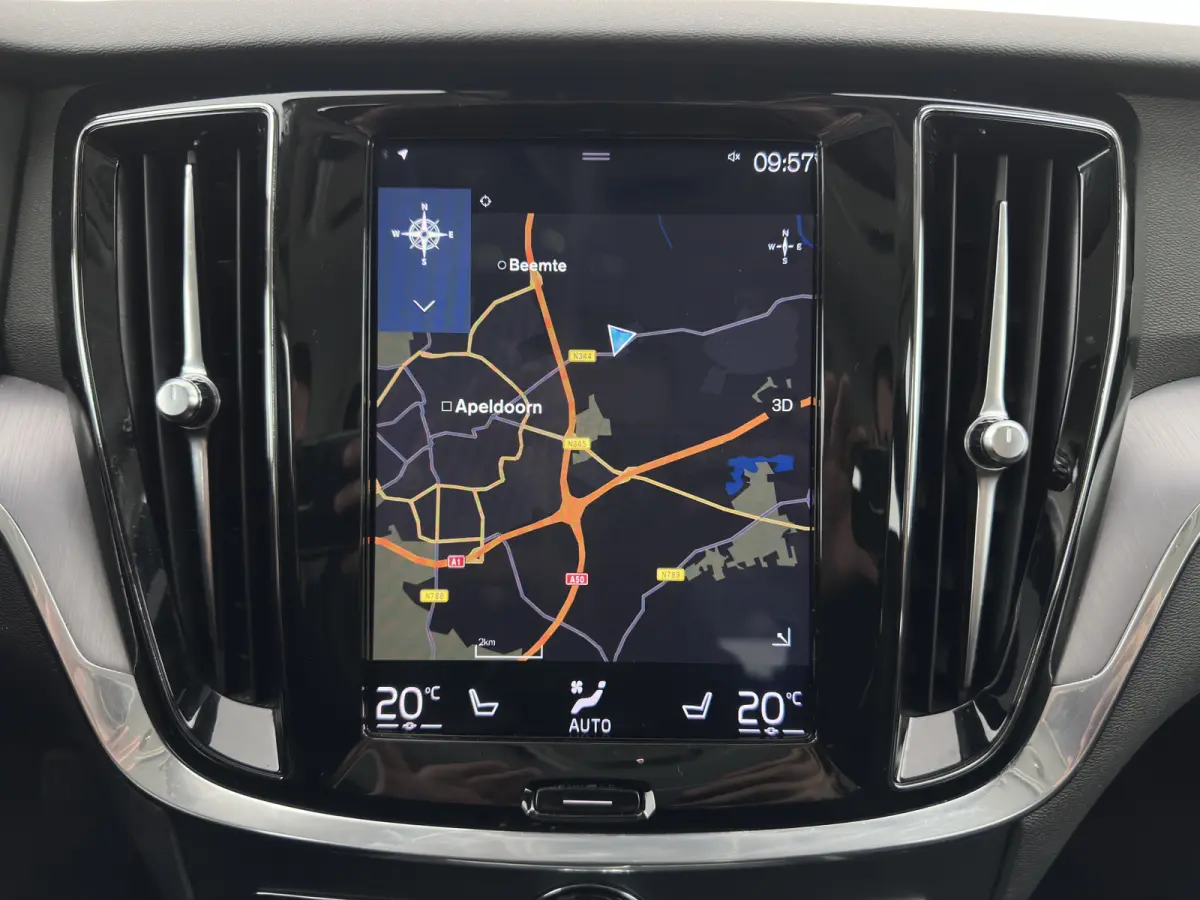 2.0 D4 Momentum Pro (INCL.BTW) Aut. *LEATHER | FULL-LED | HEATED-COMFORTSEATS | DIGI-COCKPIT | CARPLAY | NAVI-FULLMAP | ECC | PDC | CRUISE | 17''ALU | TOWBAR*