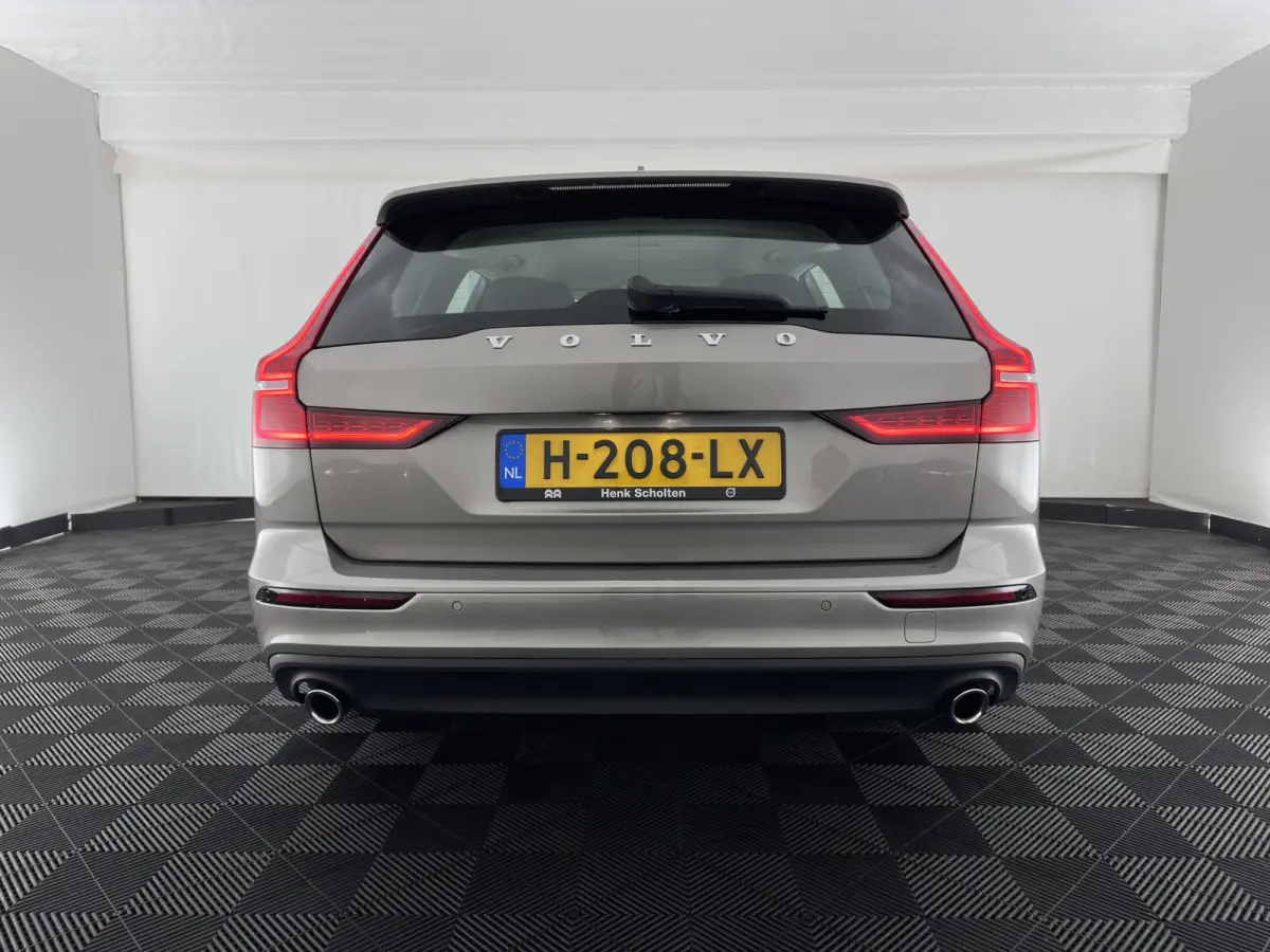 2.0 D4 Momentum Pro (INCL.BTW) Aut. *LEATHER | FULL-LED | HEATED-COMFORTSEATS | DIGI-COCKPIT | CARPLAY | NAVI-FULLMAP | ECC | PDC | CRUISE | 17''ALU | TOWBAR*