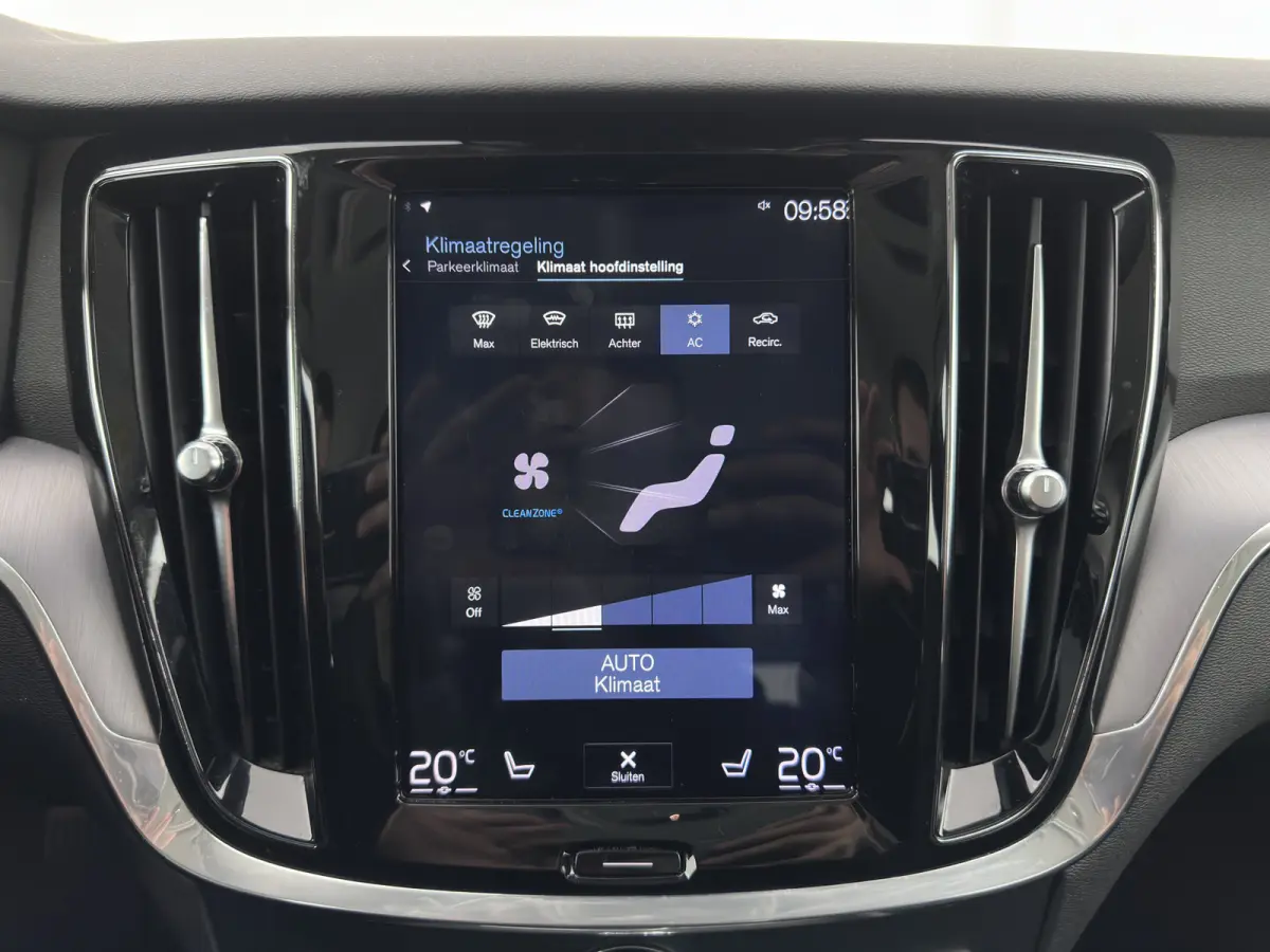 2.0 D4 Momentum Pro (INCL.BTW) Aut. *LEATHER | FULL-LED | HEATED-COMFORTSEATS | DIGI-COCKPIT | CARPLAY | NAVI-FULLMAP | ECC | PDC | CRUISE | 17''ALU | TOWBAR*
