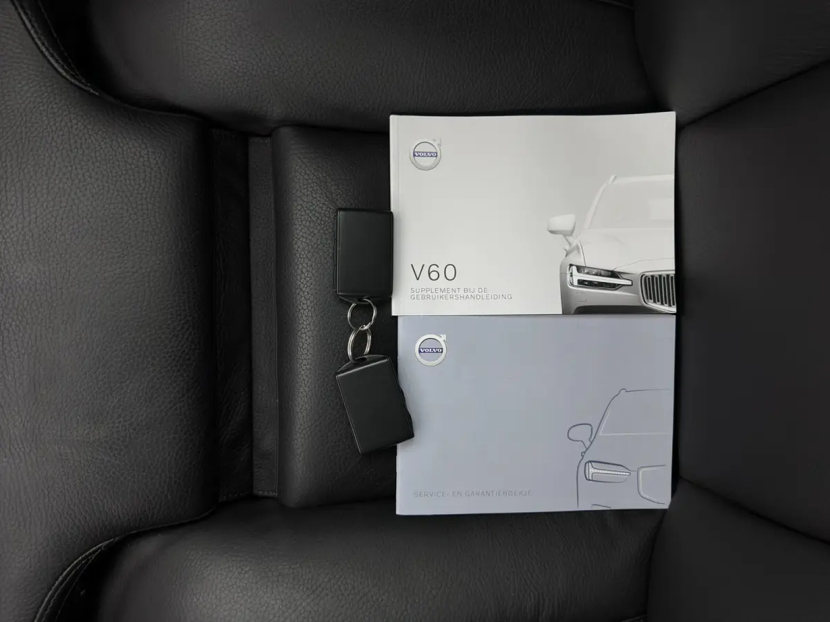 2.0 D4 Momentum Pro (INCL.BTW) Aut. *LEATHER | FULL-LED | HEATED-COMFORTSEATS | DIGI-COCKPIT | CARPLAY | NAVI-FULLMAP | ECC | PDC | CRUISE | 17''ALU | TOWBAR*