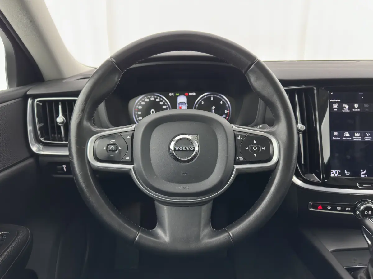 2.0 D4 Momentum Pro (INCL.BTW) Aut. *LEATHER | FULL-LED | HEATED-COMFORTSEATS | DIGI-COCKPIT | CARPLAY | NAVI-FULLMAP | ECC | PDC | CRUISE | 17''ALU | TOWBAR*