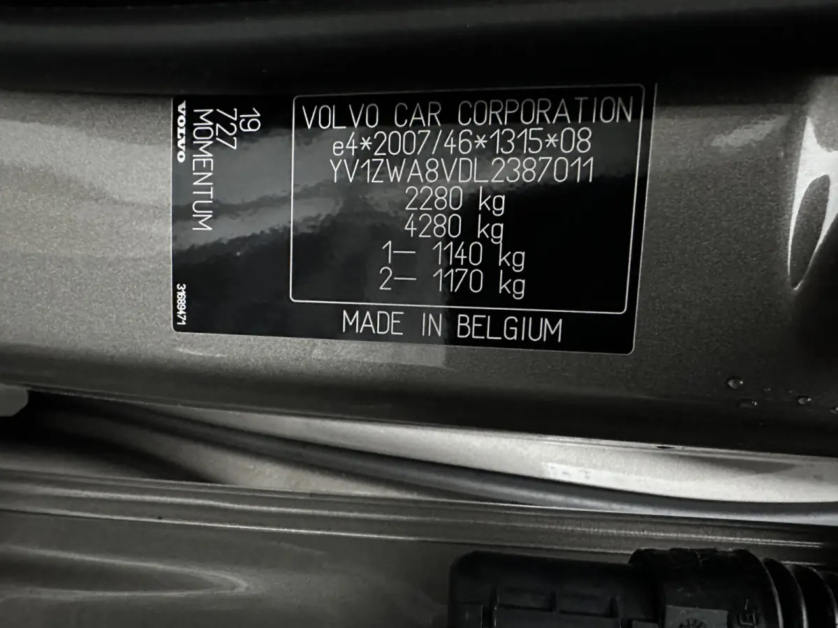 2.0 D4 Momentum Pro (INCL.BTW) Aut. *LEATHER | FULL-LED | HEATED-COMFORTSEATS | DIGI-COCKPIT | CARPLAY | NAVI-FULLMAP | ECC | PDC | CRUISE | 17''ALU | TOWBAR*