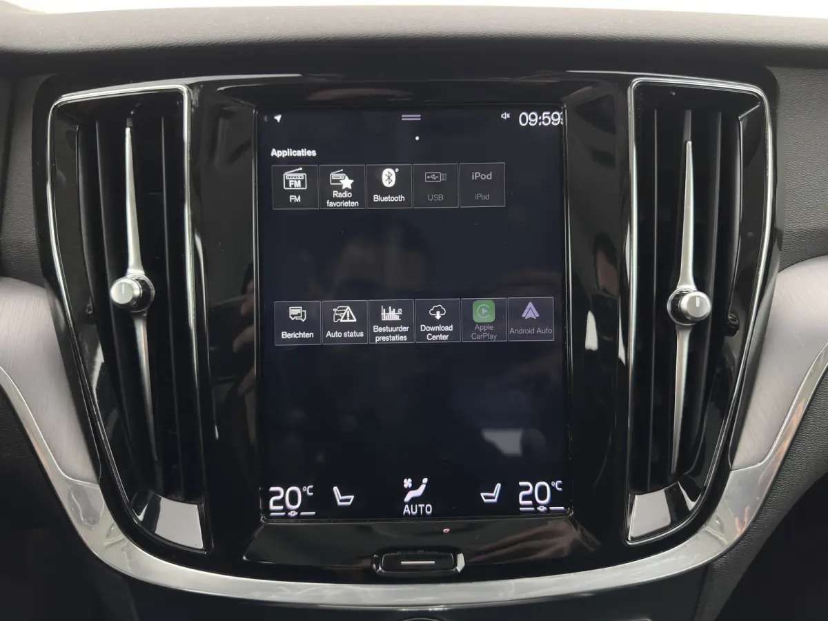 2.0 D4 Momentum Pro (INCL.BTW) Aut. *LEATHER | FULL-LED | HEATED-COMFORTSEATS | DIGI-COCKPIT | CARPLAY | NAVI-FULLMAP | ECC | PDC | CRUISE | 17''ALU | TOWBAR*