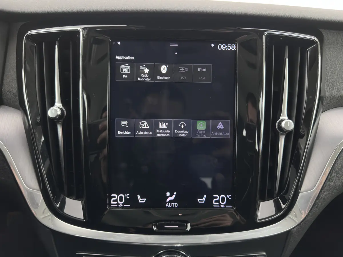 2.0 D4 Momentum Pro (INCL.BTW) Aut. *LEATHER | FULL-LED | HEATED-COMFORTSEATS | DIGI-COCKPIT | CARPLAY | NAVI-FULLMAP | ECC | PDC | CRUISE | 17''ALU | TOWBAR*