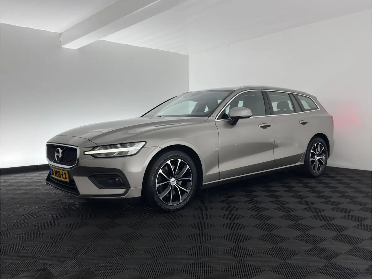 2.0 D4 Momentum Pro (INCL.BTW) Aut. *LEATHER | FULL-LED | HEATED-COMFORTSEATS | DIGI-COCKPIT | CARPLAY | NAVI-FULLMAP | ECC | PDC | CRUISE | 17''ALU | TOWBAR*