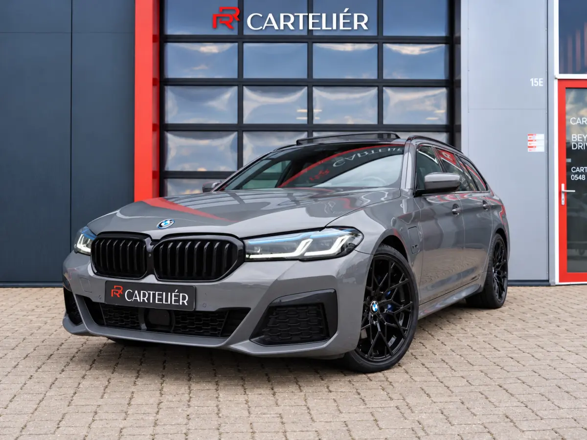 530e M-Sport | 530e M-Sport | Laser | Pano | ACC | M5 Stoelen | H&K | 360 Cam | Stuurwielverwarming | Carplay - Android | Breedset | Leder | Memory | Head-Up | Lane Assist | Ambient | Keyles