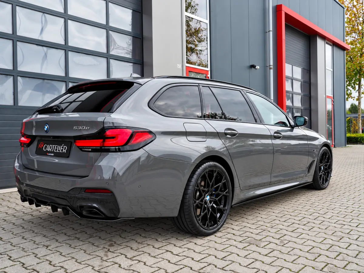 530e M-Sport | 530e M-Sport | Laser | Pano | ACC | M5 Stoelen | SOH 90% | H&K | 360 Cam | Stuurwielverwarming | Carplay - Android | Breedset | Leder | Memory | Head-Up | Lane Assist | Ambien