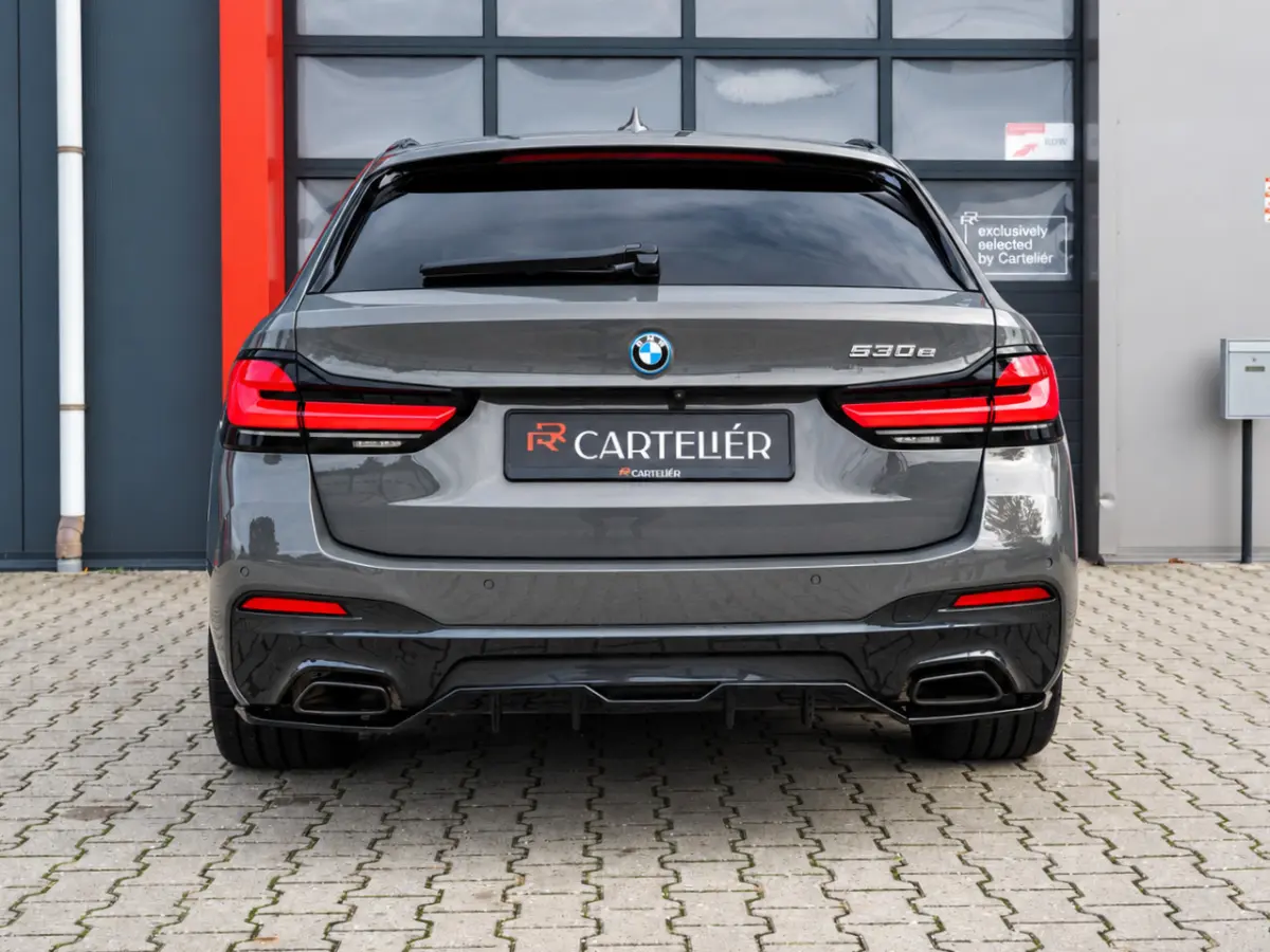 530e M-Sport | 530e M-Sport | Laser | Pano | ACC | M5 Stoelen | SOH 90% | H&K | 360 Cam | Stuurwielverwarming | Carplay - Android | Breedset | Leder | Memory | Head-Up | Lane Assist | Ambien