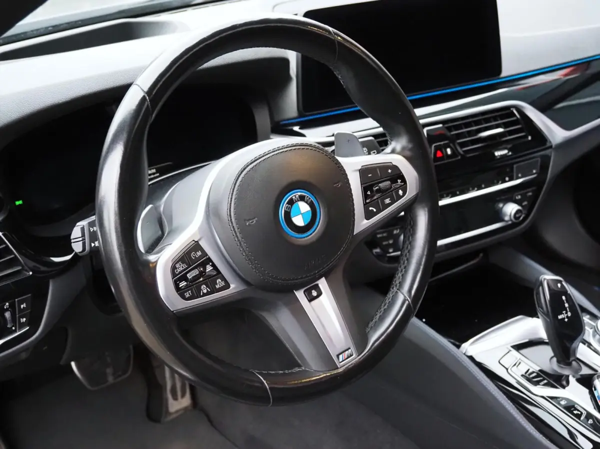 530e M-Sport | 530e M-Sport | Laser | Pano | ACC | M5 Stoelen | SOH 90% | H&K | 360 Cam | Stuurwielverwarming | Carplay - Android | Breedset | Leder | Memory | Head-Up | Lane Assist | Ambien
