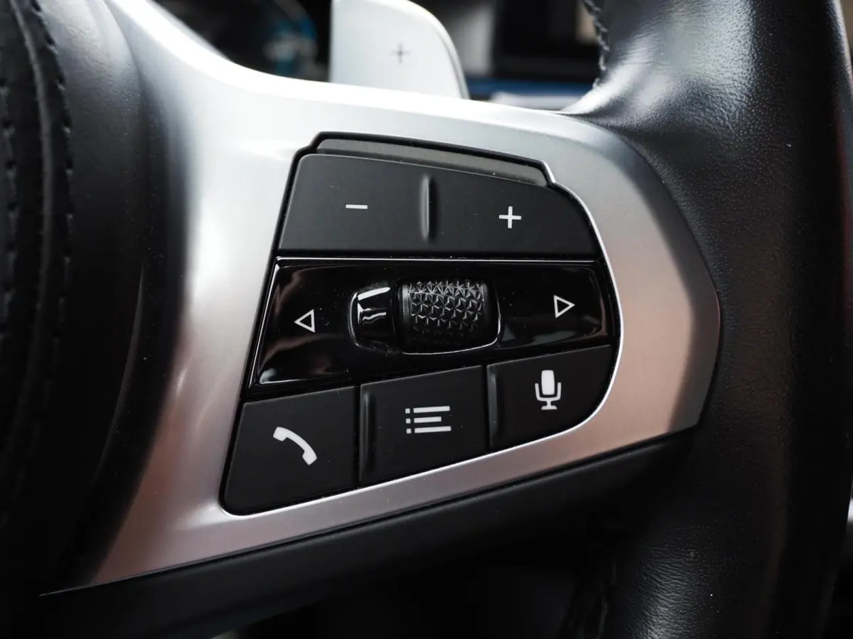 530e M-Sport | 530e M-Sport | Laser | Pano | ACC | M5 Stoelen | H&K | 360 Cam | Stuurwielverwarming | Carplay - Android | Breedset | Leder | Memory | Head-Up | Lane Assist | Ambient | Keyles
