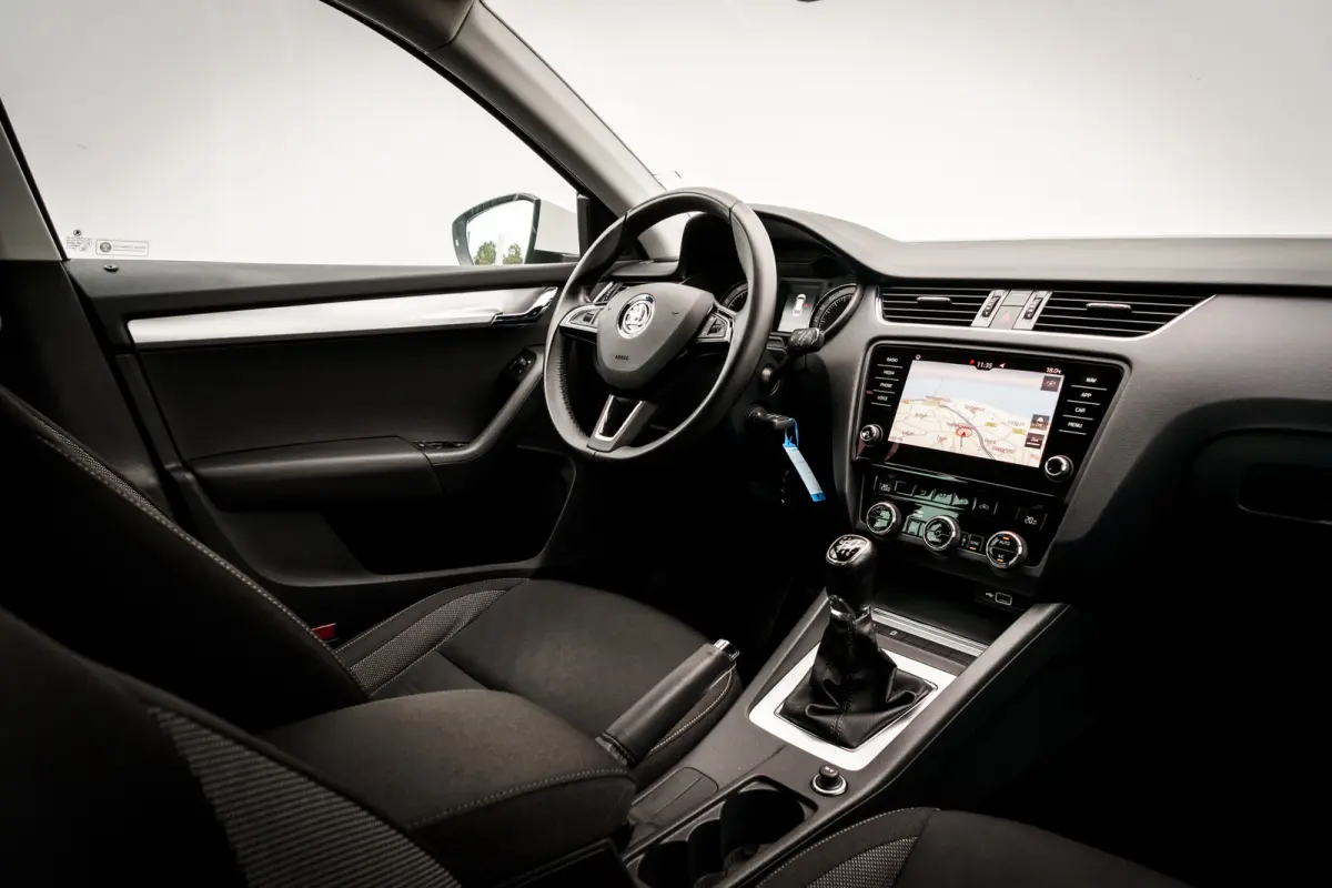 1.0 TSi Ambi. Business | Trekhaak | PDC | Carplay | 18 Inch LMV | Org. NL