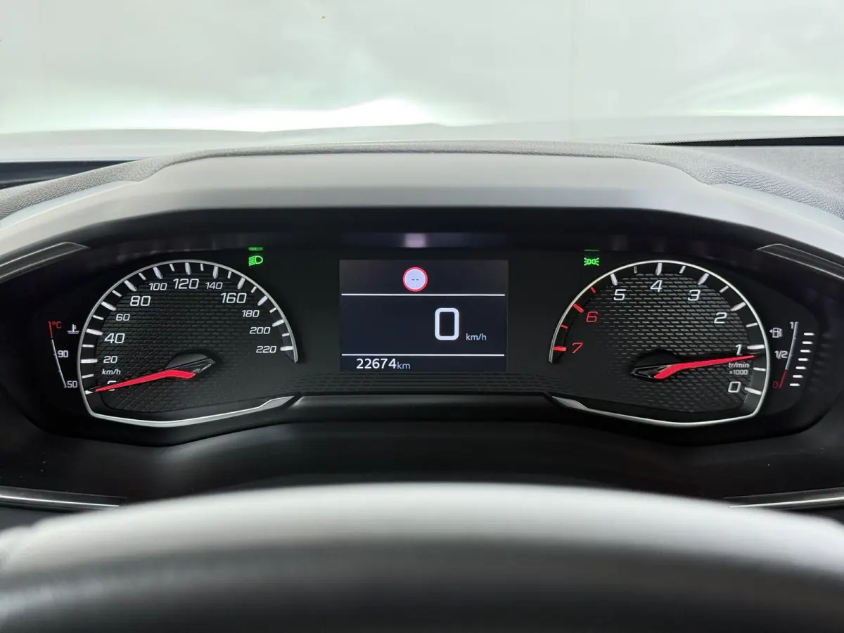 SUV Style 100pk | Navigatie via Apple Carplay en Android auto | Automatische Airco | Parkeersensoren achter | Cruise control
