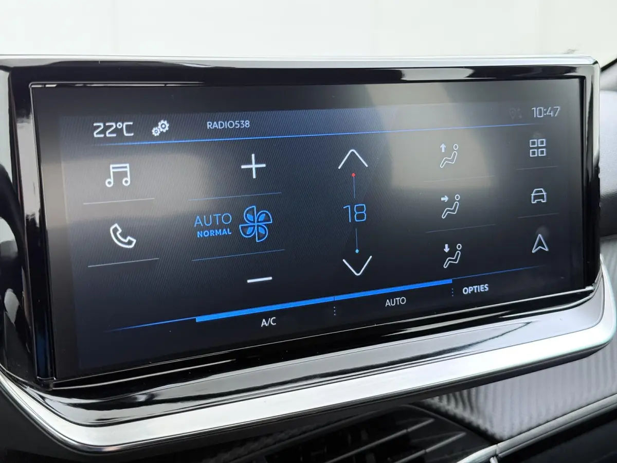 SUV Style 100pk | Navigatie via Apple Carplay en Android auto | Automatische Airco | Parkeersensoren achter | Cruise control