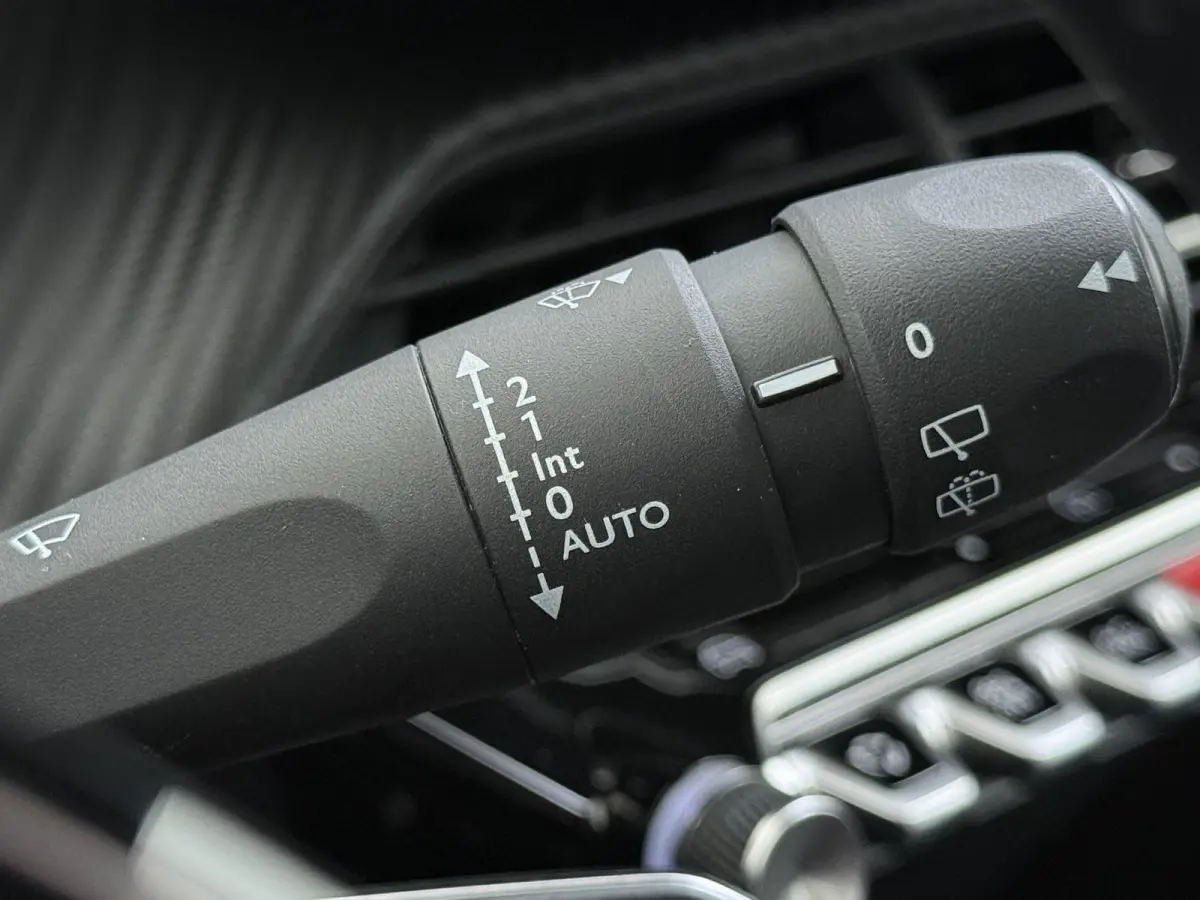 SUV Style 100pk | Navigatie via Apple Carplay en Android auto | Automatische Airco | Parkeersensoren achter | Cruise control