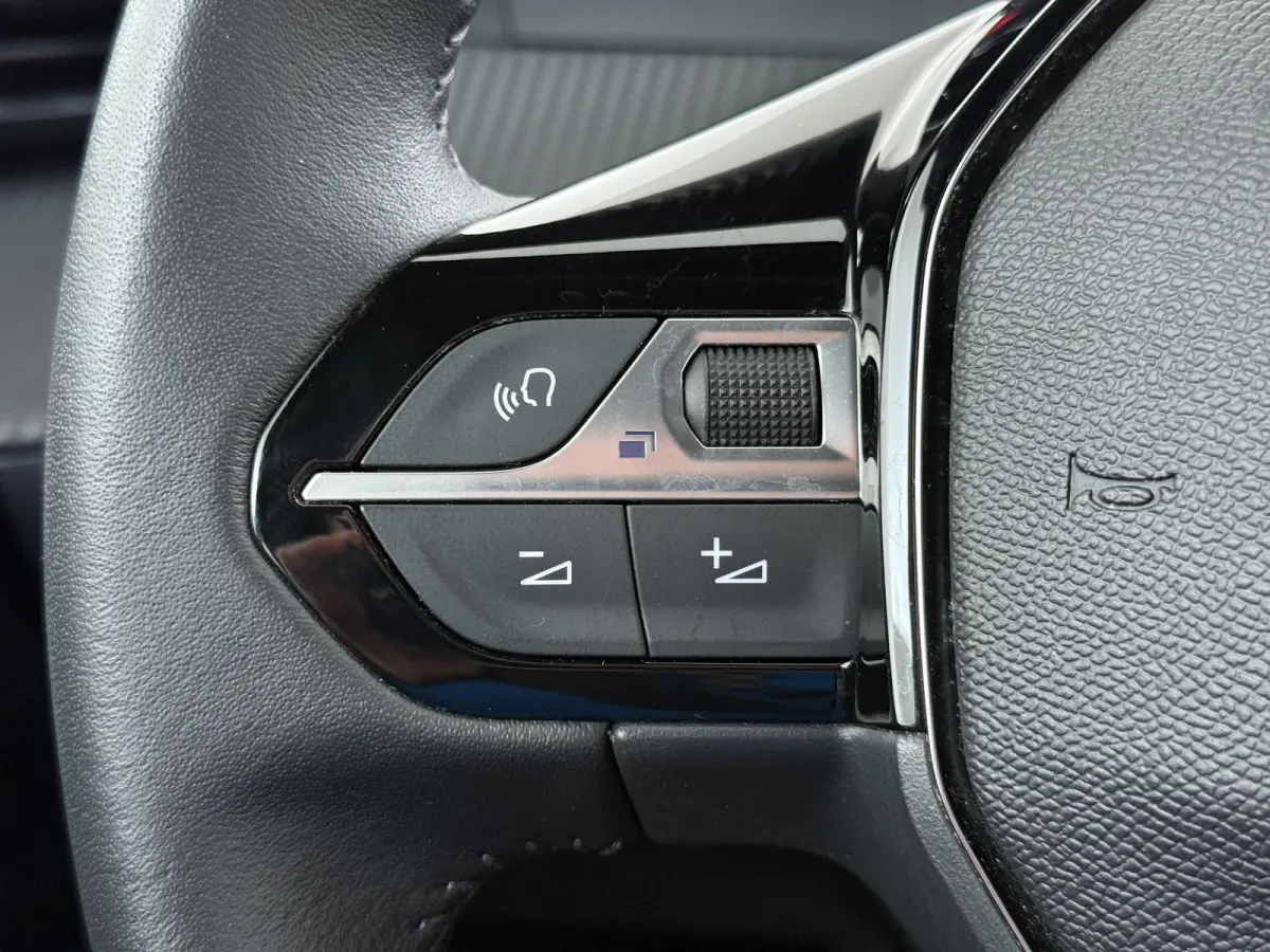SUV Style 100pk | Navigatie via Apple Carplay en Android auto | Automatische Airco | Parkeersensoren achter | Cruise control