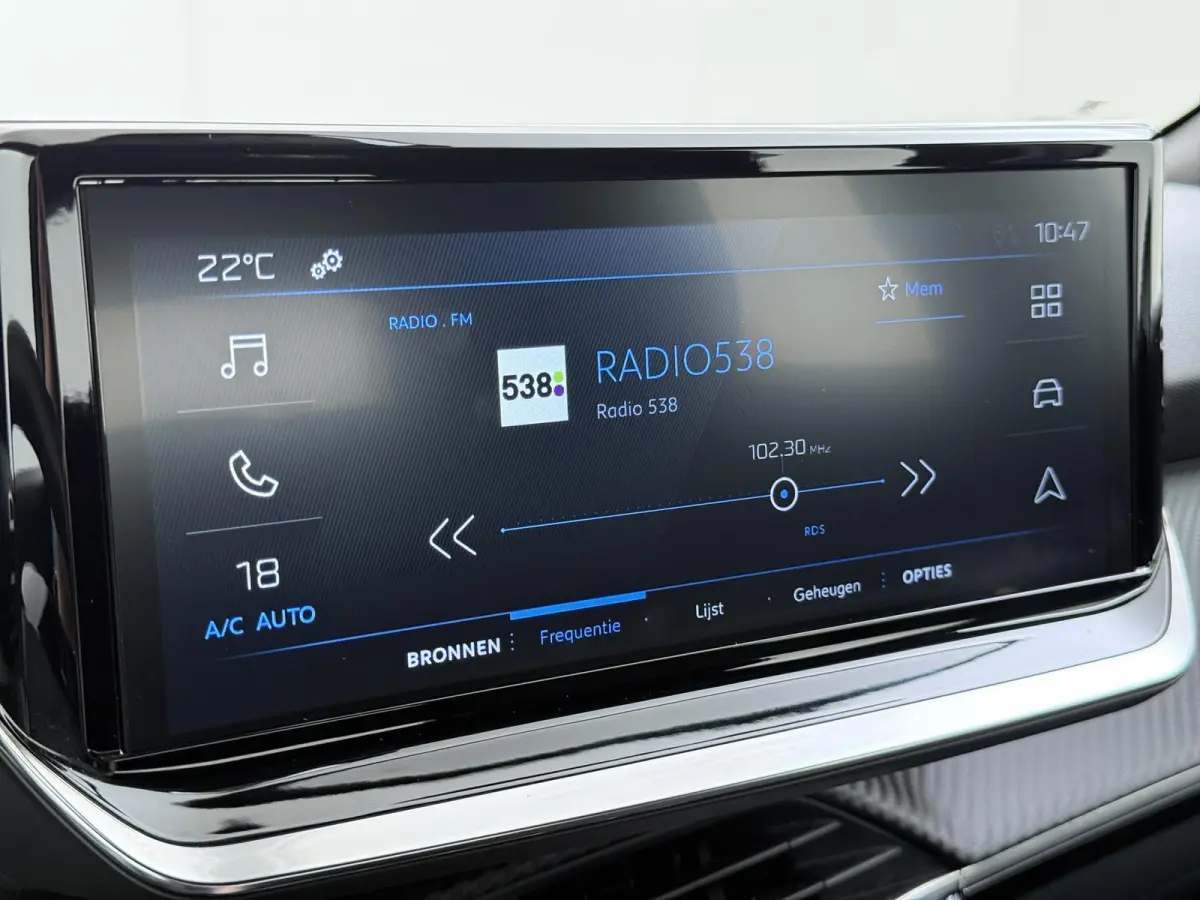 SUV Style 100pk | Navigatie via Apple Carplay en Android auto | Automatische Airco | Parkeersensoren achter | Cruise control