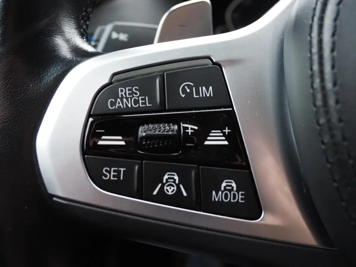 530e M-Sport | 530e M-Sport | Laser | Pano | ACC | M5 Stoelen | H&K | 360 Cam | Stuurwielverwarming | Carplay - Android | Breedset | Leder | Memory | Head-Up | Lane Assist | Ambient | Keyles