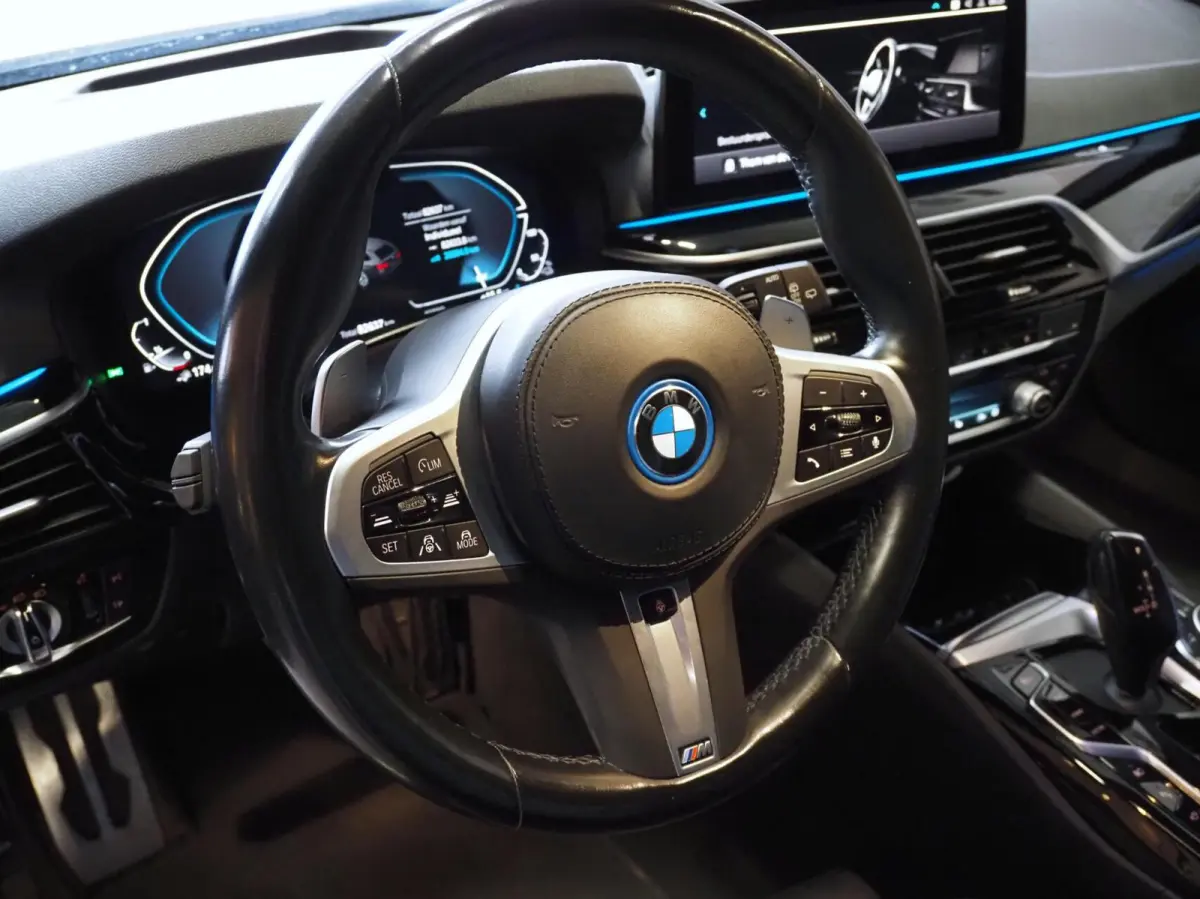 530e M-Sport | 530e M-Sport | Laser | Pano | ACC | M5 Stoelen | H&K | 360 Cam | Stuurwielverwarming | Carplay - Android | Breedset | Leder | Memory | Head-Up | Lane Assist | Ambient | Keyles