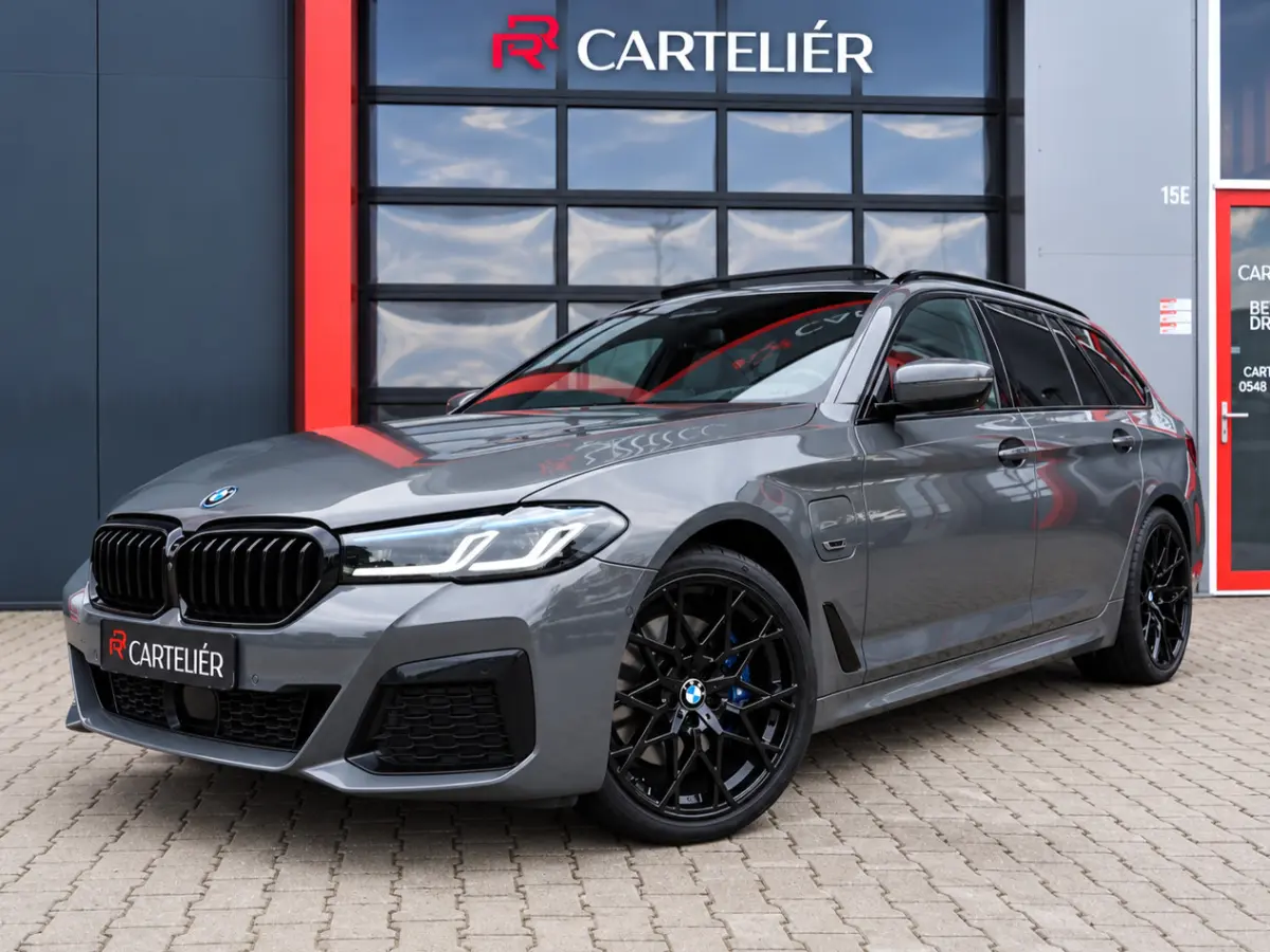 530e M-Sport | 530e M-Sport | Laser | Pano | ACC | M5 Stoelen | H&K | 360 Cam | Stuurwielverwarming | Carplay - Android | Breedset | Leder | Memory | Head-Up | Lane Assist | Ambient | Keyles