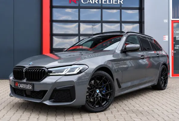 530e M-Sport | 530e M-Sport | Laser | Pano | ACC | M5 Stoelen | H&K | 360 Cam | Stuurwielverwarming | Carplay - Android | Breedset | Leder | Memory | Head-Up | Lane Assist | Ambient | Keyles