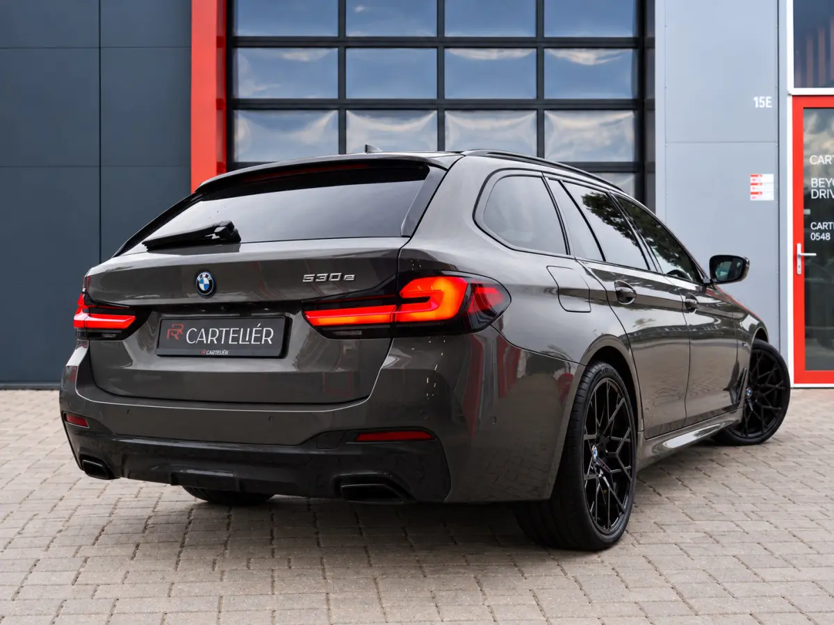 530e M-Sport | 530e M-Sport | Laser | Pano | ACC | M5 Stoelen | H&K | 360 Cam | Stuurwielverwarming | Carplay - Android | Breedset | Leder | Memory | Head-Up | Lane Assist | Ambient | Keyles