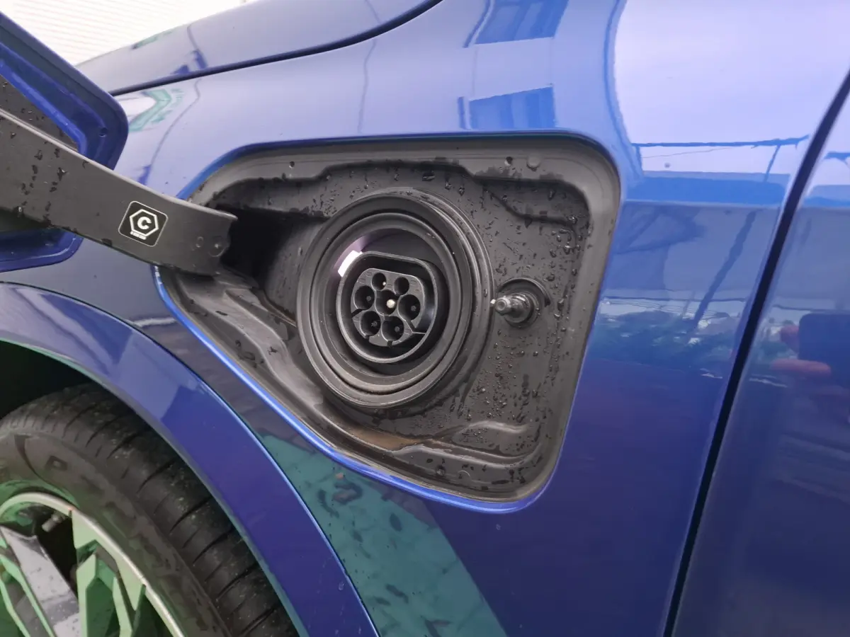 xDrive25e | Onderhoud t/m 2030/120.000km | Navigatie/Carplay | LM Velgen 19" | Voorstoelen/Stuur Verwarmd | Elektrisch Panoramadak | Lederen bekleding | 360 Camera |