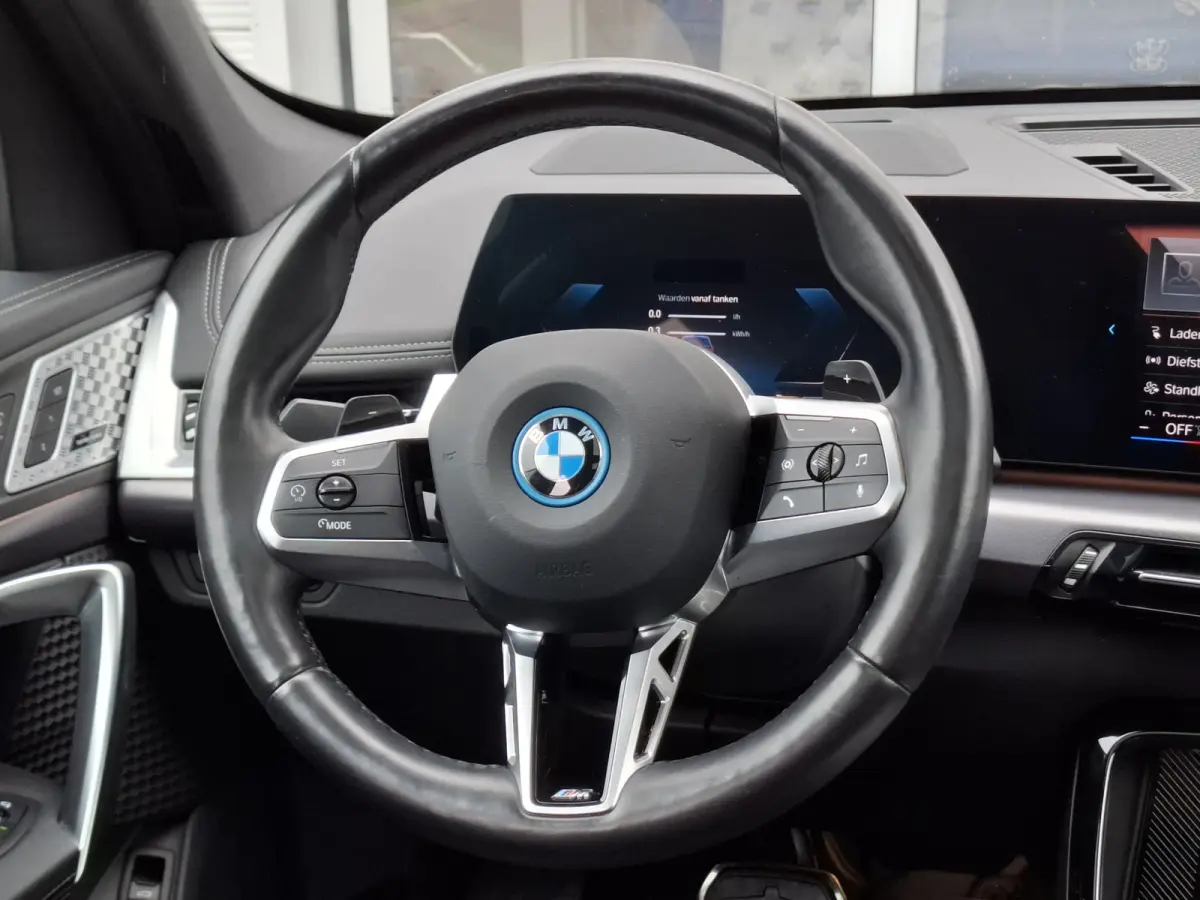 xDrive25e | Onderhoud t/m 2030/120.000km | Navigatie/Carplay | LM Velgen 19" | Voorstoelen/Stuur Verwarmd | Elektrisch Panoramadak | Lederen bekleding | 360 Camera |