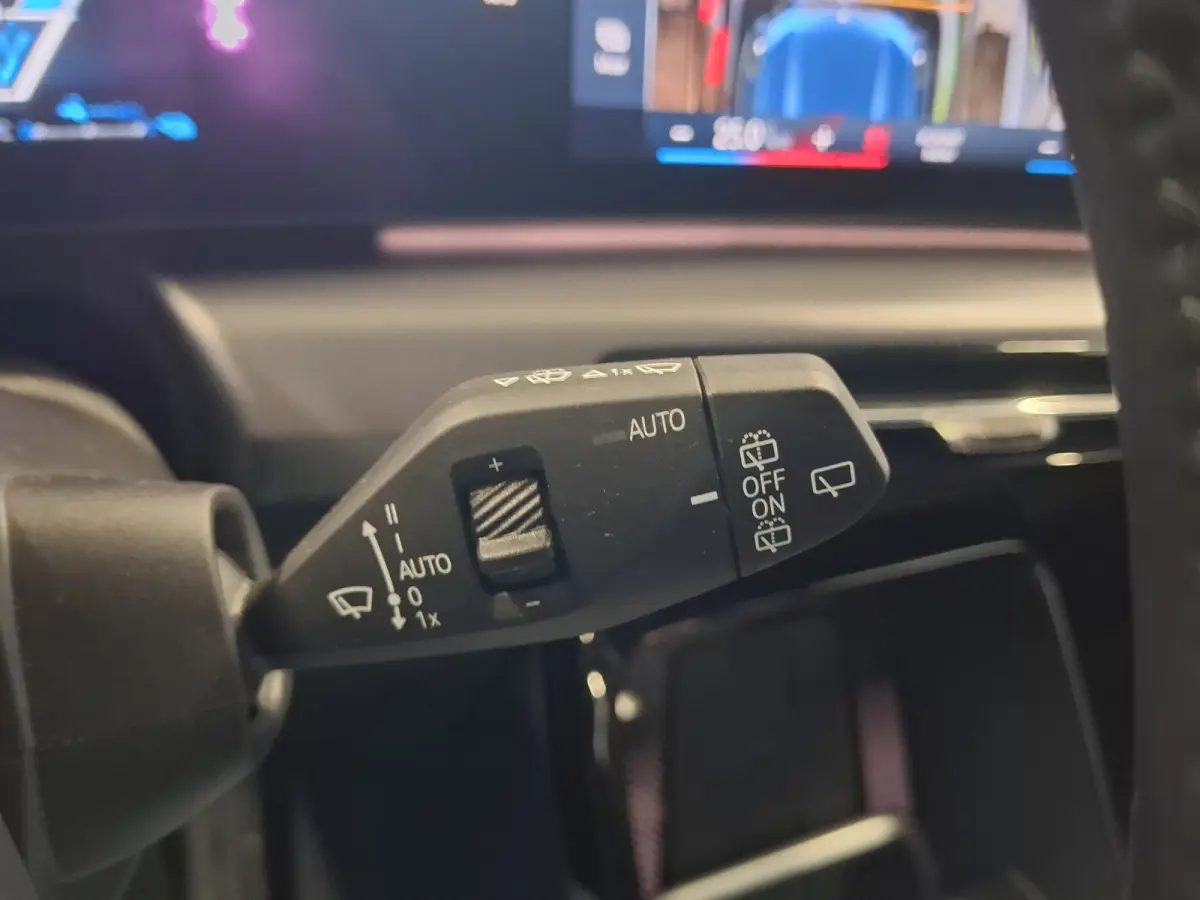 xDrive25e | Onderhoud t/m 2030/120.000km | Navigatie/Carplay | LM Velgen 19" | Voorstoelen/Stuur Verwarmd | Elektrisch Panoramadak | Lederen bekleding | 360 Camera |