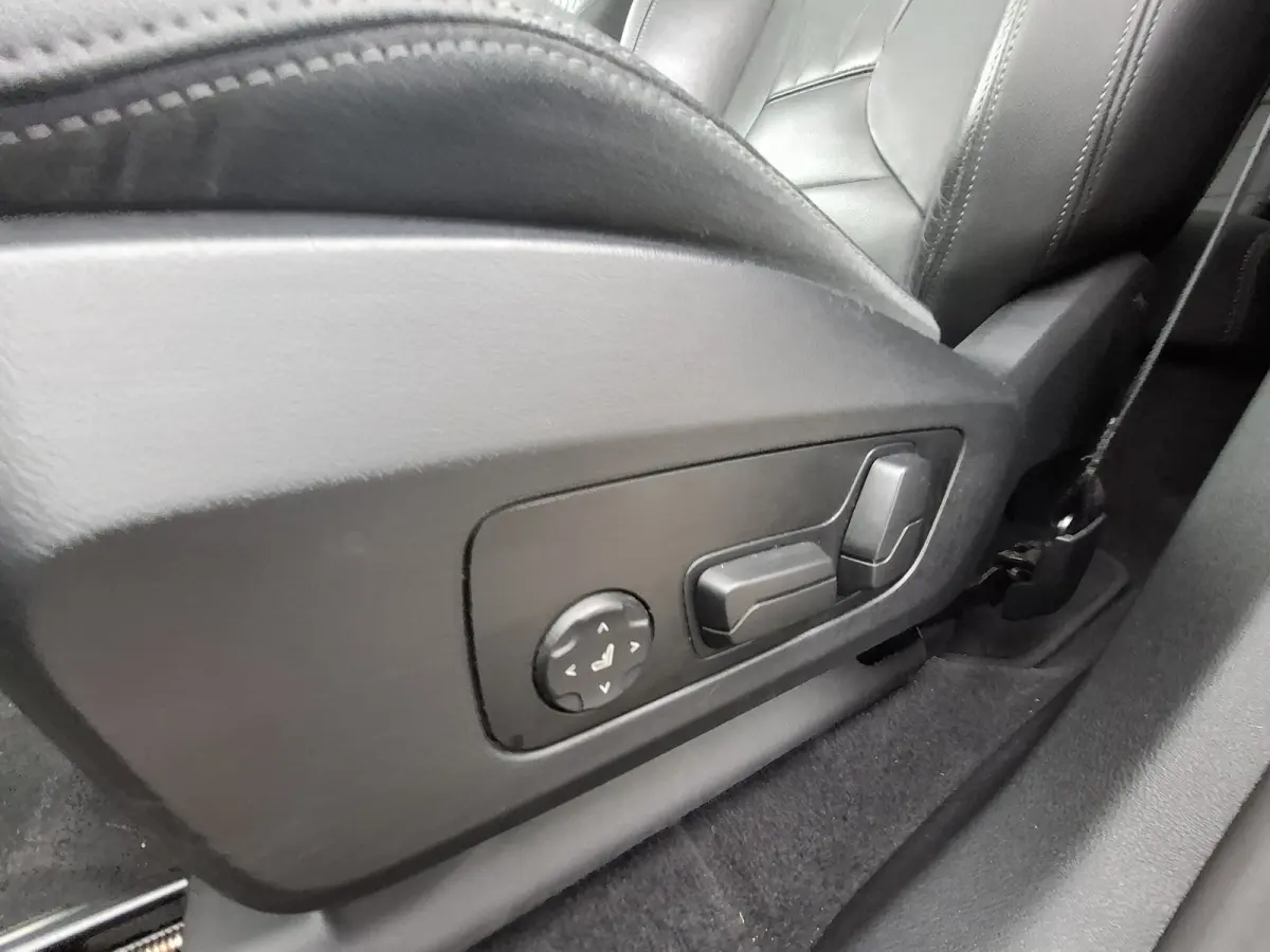 xDrive25e | Onderhoud t/m 2030/120.000km | Navigatie/Carplay | LM Velgen 19" | Voorstoelen/Stuur Verwarmd | Elektrisch Panoramadak | Lederen bekleding | 360 Camera |