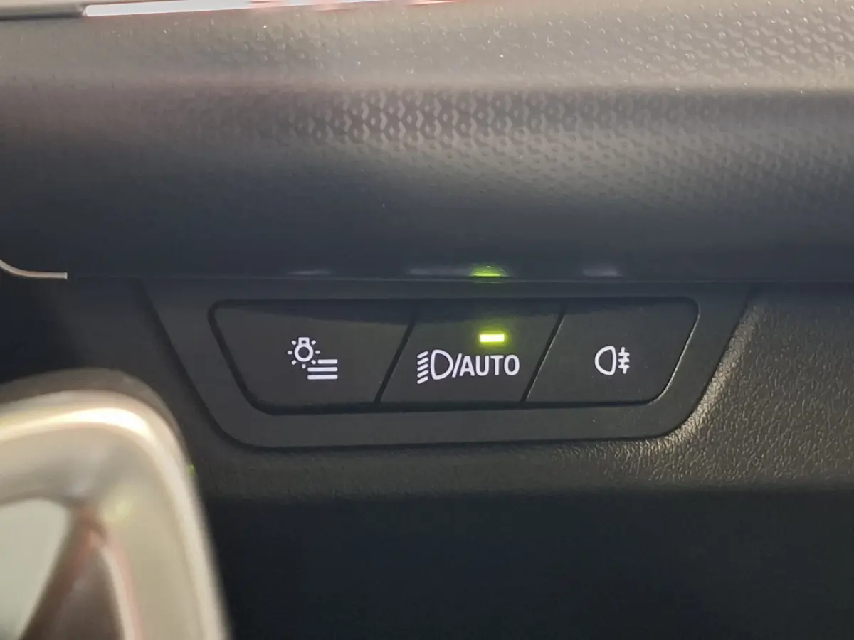 xDrive25e | Onderhoud t/m 2030/120.000km | Navigatie/Carplay | LM Velgen 19" | Voorstoelen/Stuur Verwarmd | Elektrisch Panoramadak | Lederen bekleding | 360 Camera |