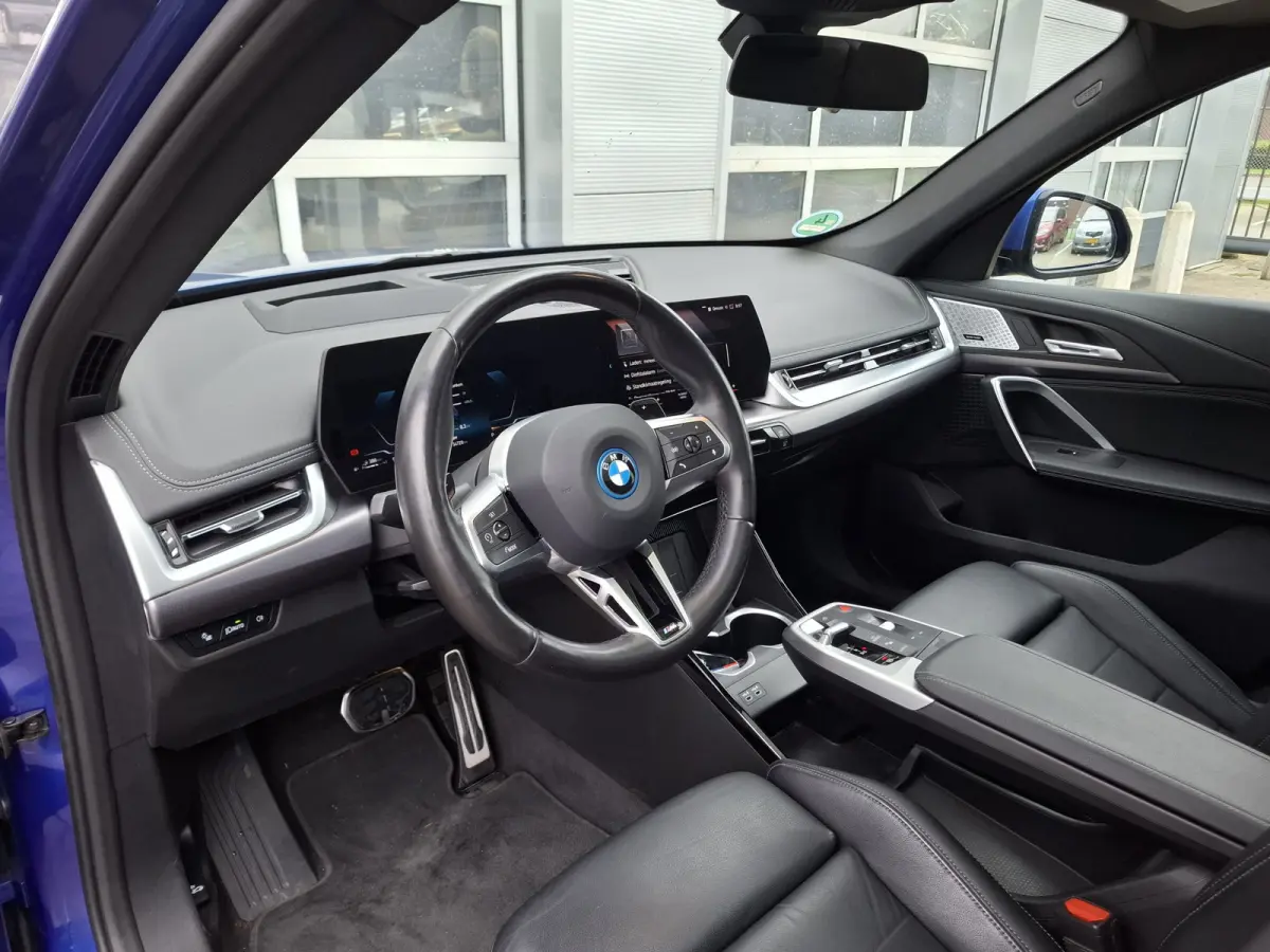 xDrive25e | Onderhoud t/m 2030/120.000km | Navigatie/Carplay | LM Velgen 19" | Voorstoelen/Stuur Verwarmd | Elektrisch Panoramadak | Lederen bekleding | 360 Camera |